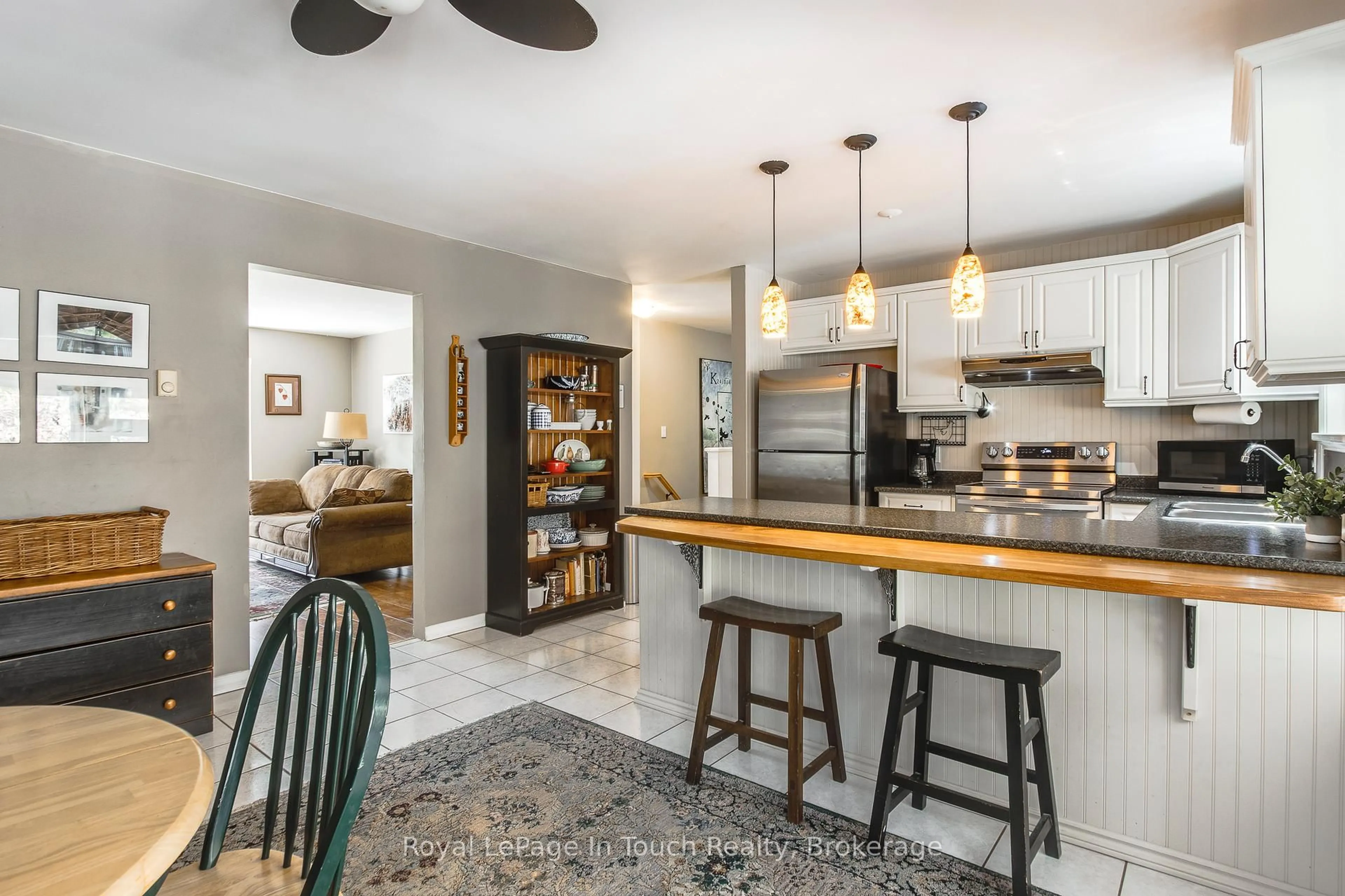 Open concept kitchen, ceramic/tile floor for 119 Silver Birch Dr, Tiny Ontario L9M 0M6
