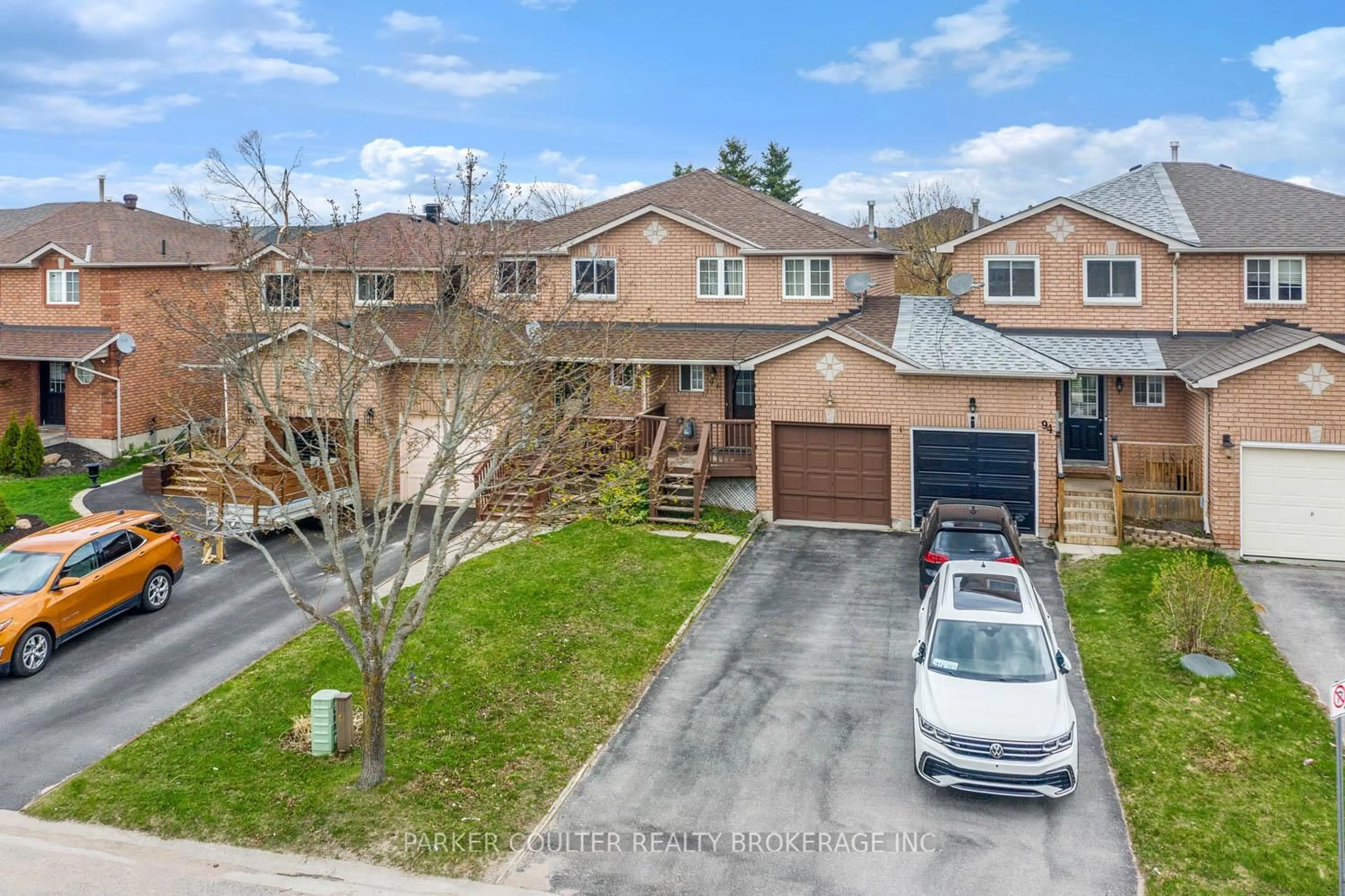 A pic from outside/outdoor area/front of a property/back of a property/a pic from drone, street for 96 Lee Cres, Barrie Ontario L4N 9Z1