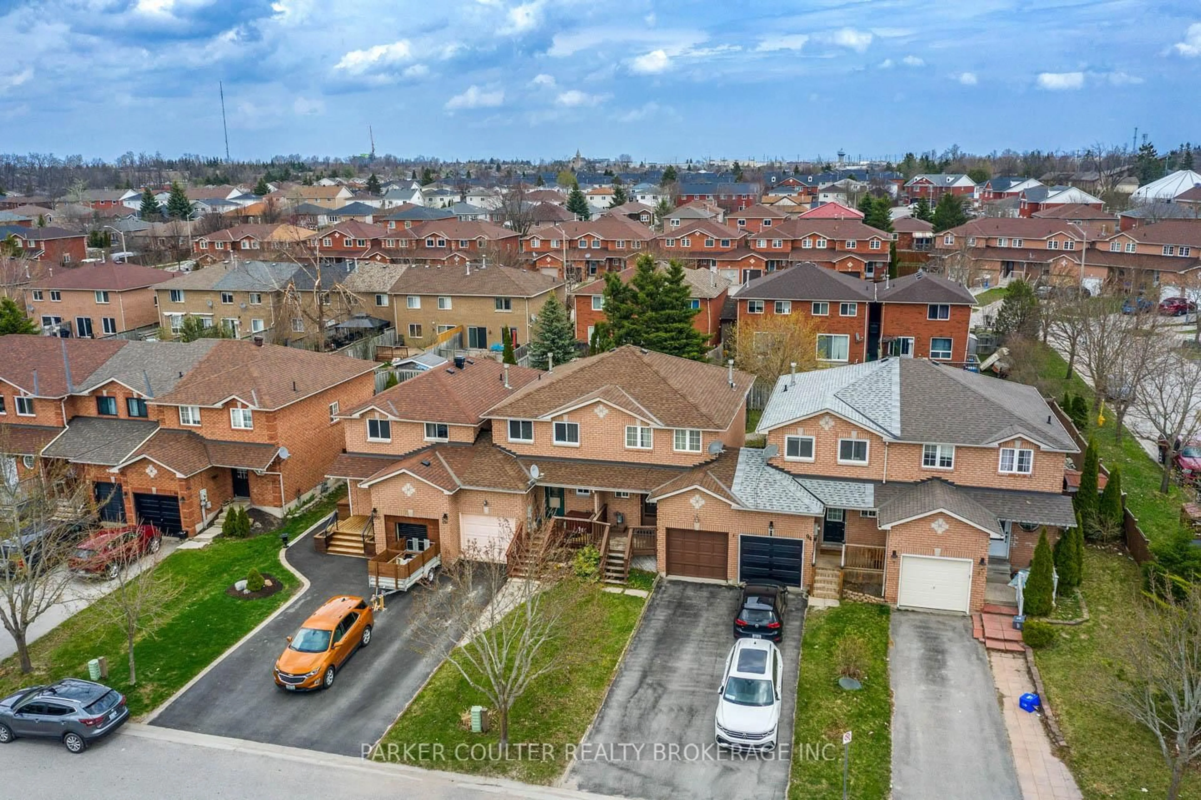 A pic from outside/outdoor area/front of a property/back of a property/a pic from drone, street for 96 Lee Cres, Barrie Ontario L4N 9Z1