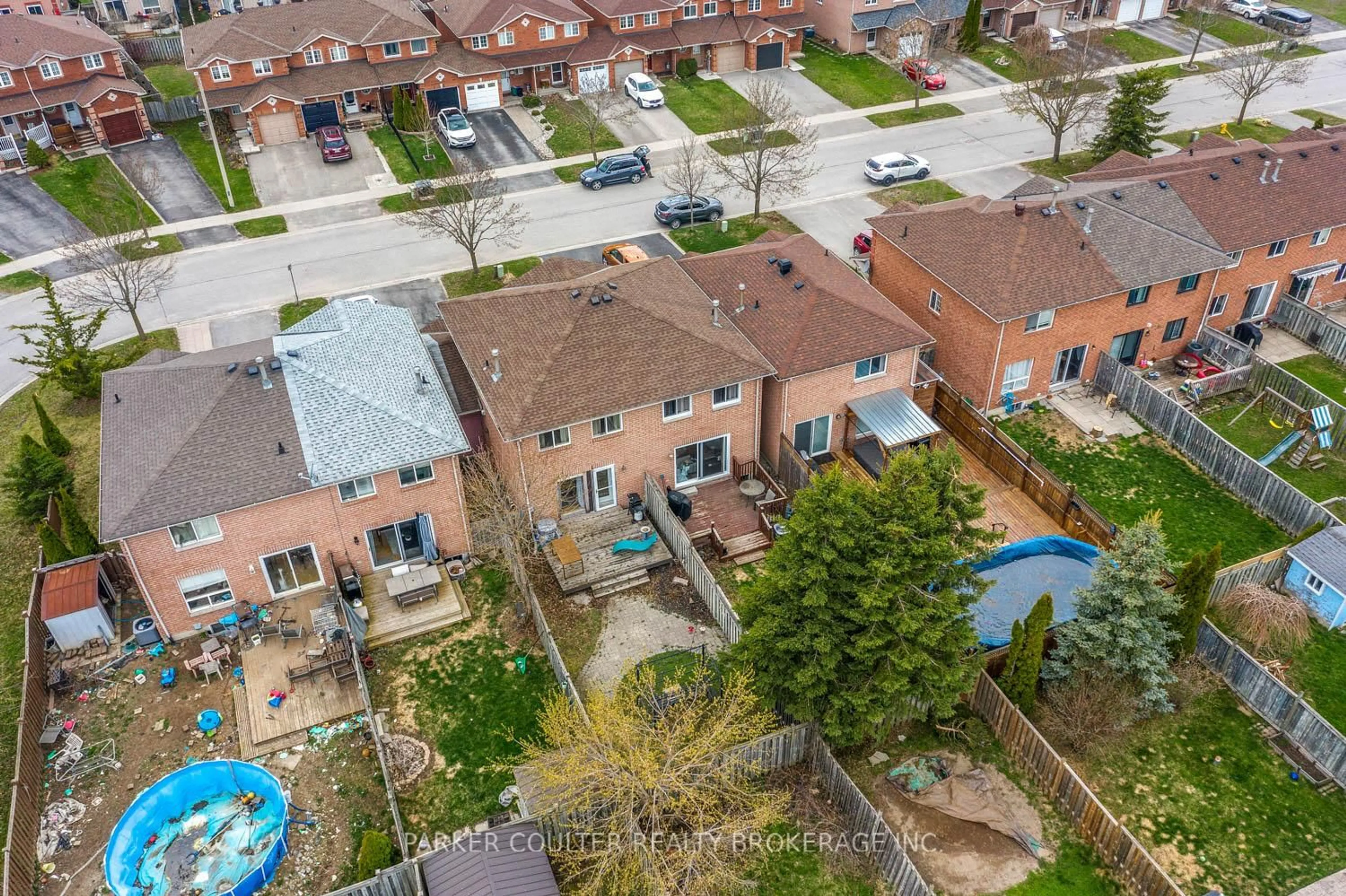 A pic from outside/outdoor area/front of a property/back of a property/a pic from drone, street for 96 Lee Cres, Barrie Ontario L4N 9Z1