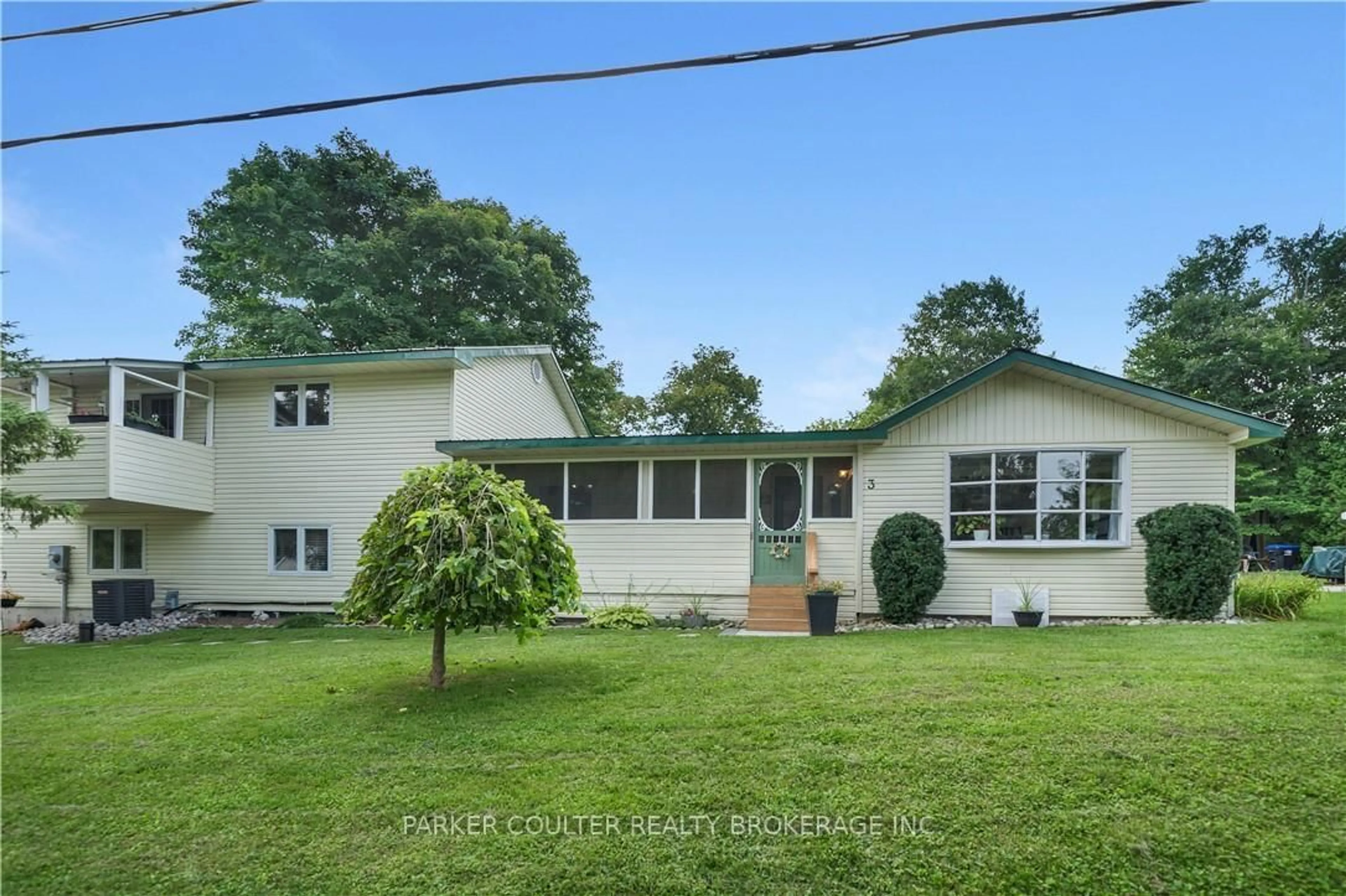A pic from outside/outdoor area/front of a property/back of a property/a pic from drone, unknown for 3 Earldom Blvd, Tay Ontario L0K 1R0