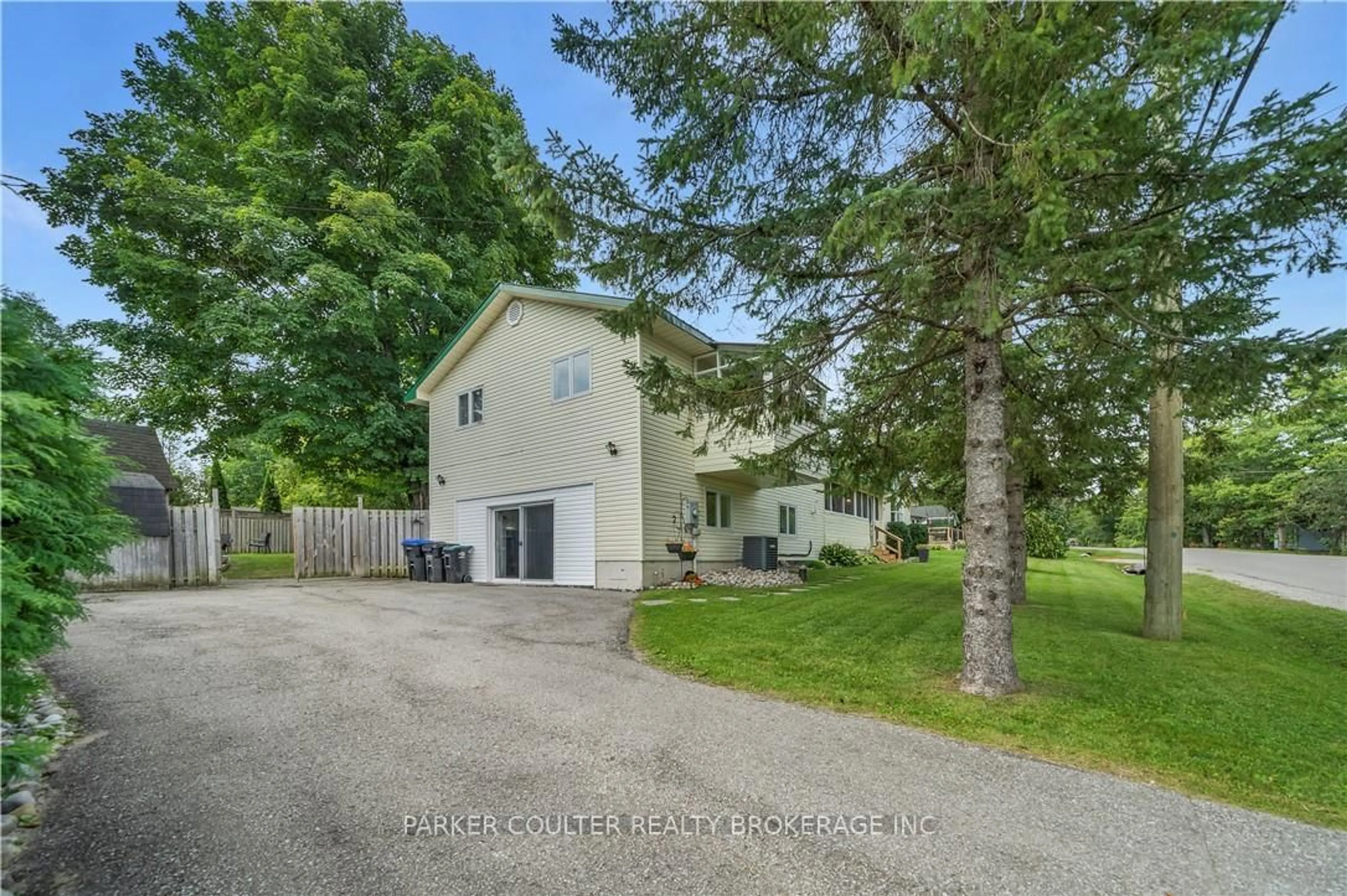 A pic from outside/outdoor area/front of a property/back of a property/a pic from drone, water/lake/river/ocean view for 3 Earldom Blvd, Tay Ontario L0K 1R0