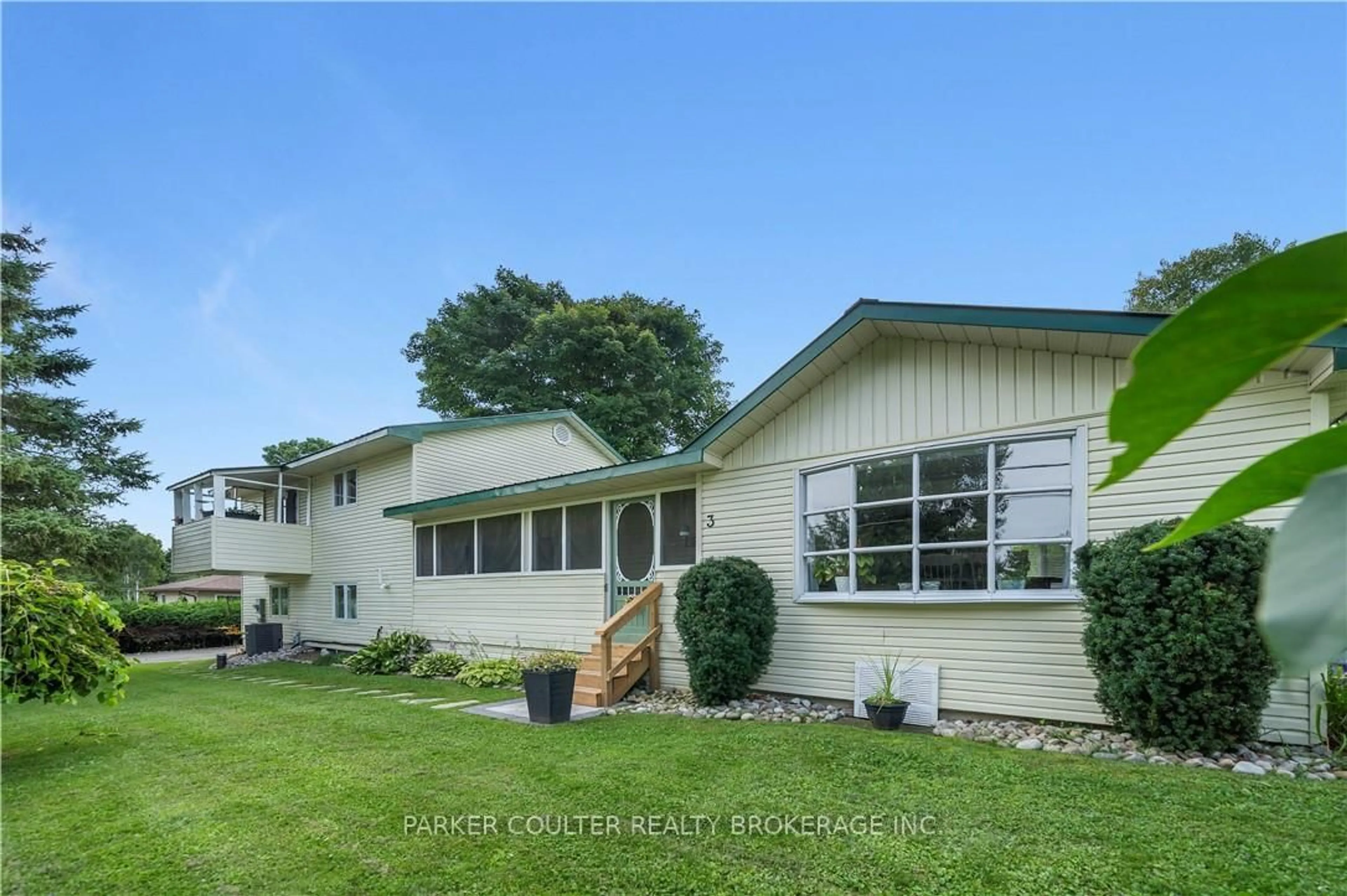 Home with vinyl exterior material, unknown for 3 Earldom Blvd, Tay Ontario L0K 1R0