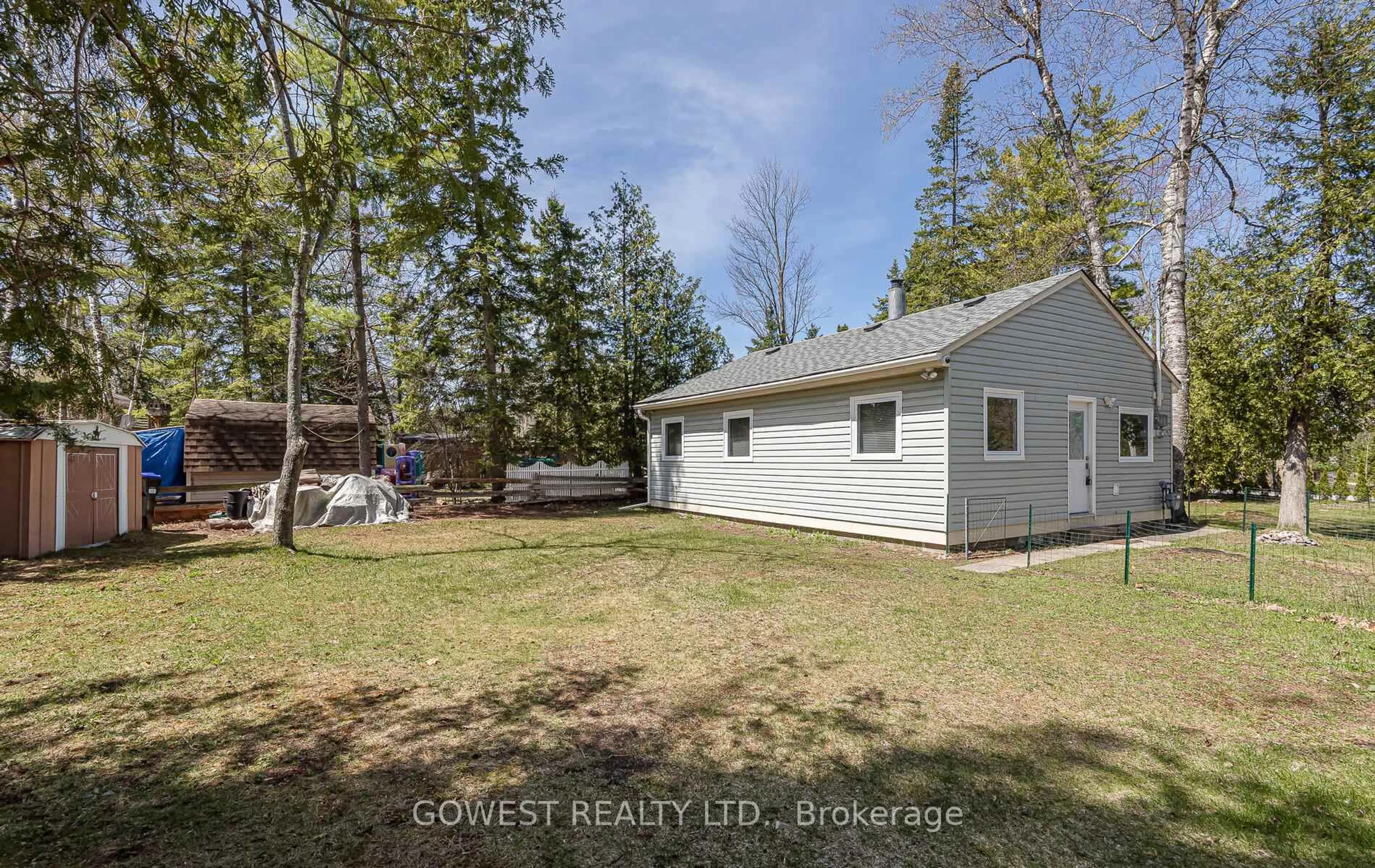 A pic from outside/outdoor area/front of a property/back of a property/a pic from drone, unknown for 2137 Shore Lane, Wasaga Beach Ontario L9Z 2X7