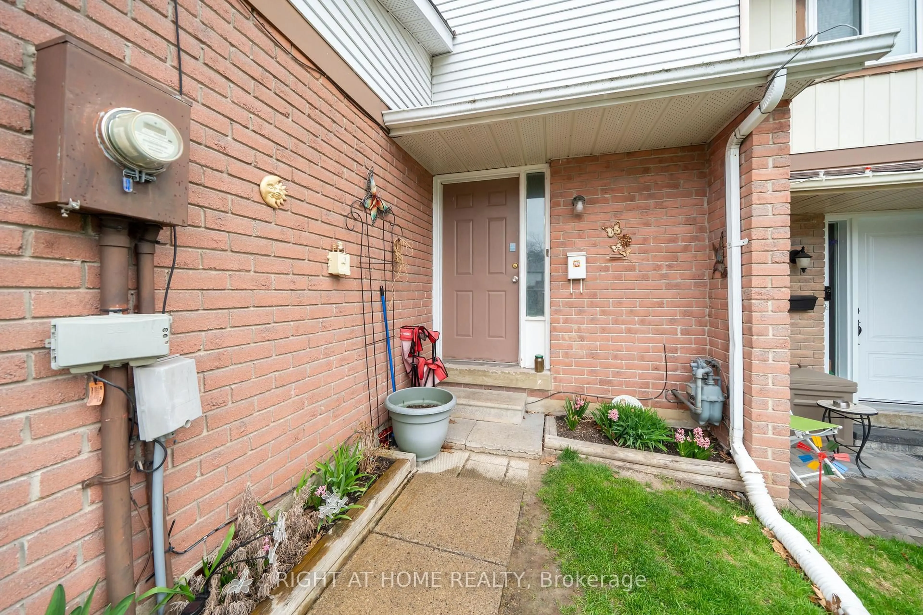 Unknown for 74 Burns Circ, Barrie Ontario L4N 5J8