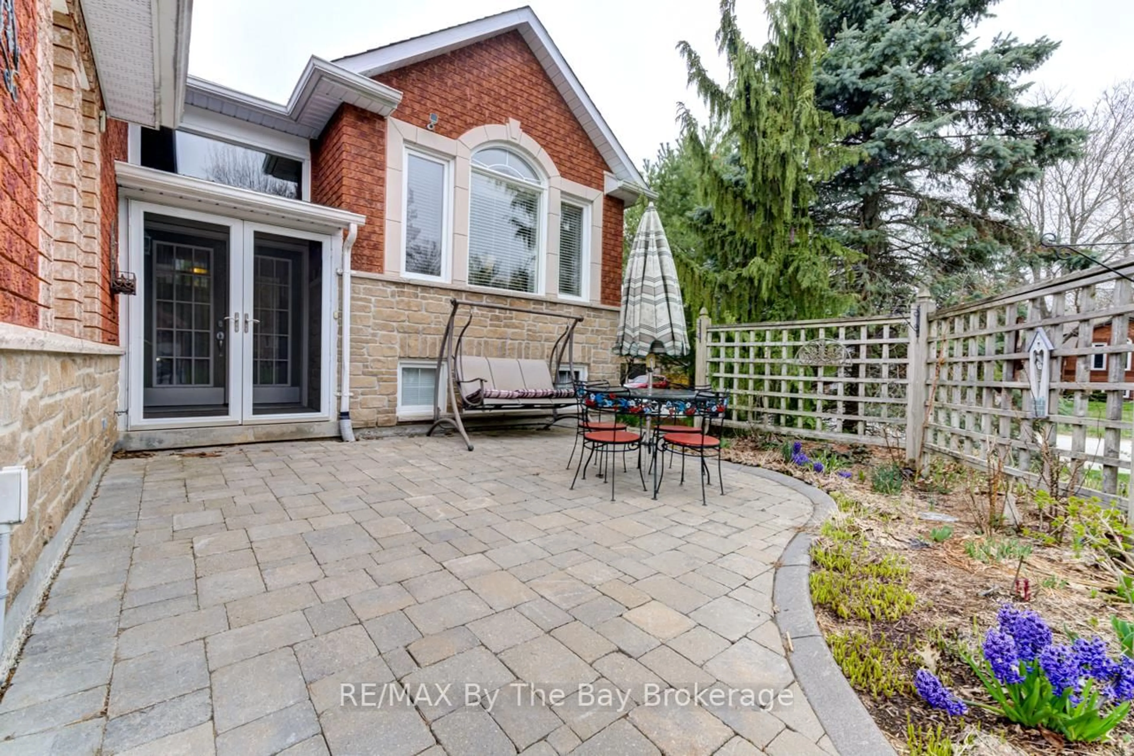 Patio, street for 14 Timberland Cres, Wasaga Beach Ontario L9Z 1G7