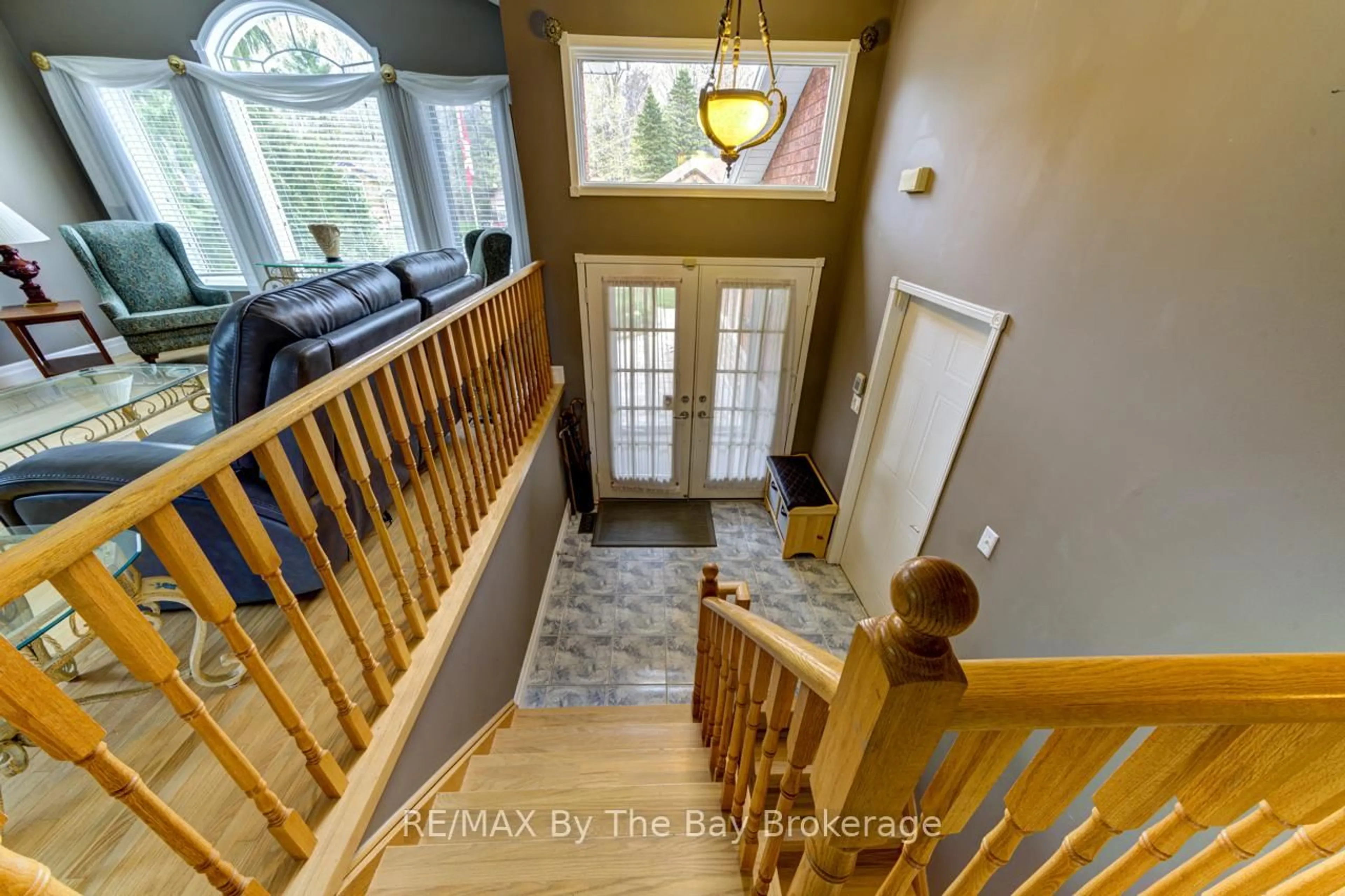 Indoor entryway for 14 Timberland Cres, Wasaga Beach Ontario L9Z 1G7