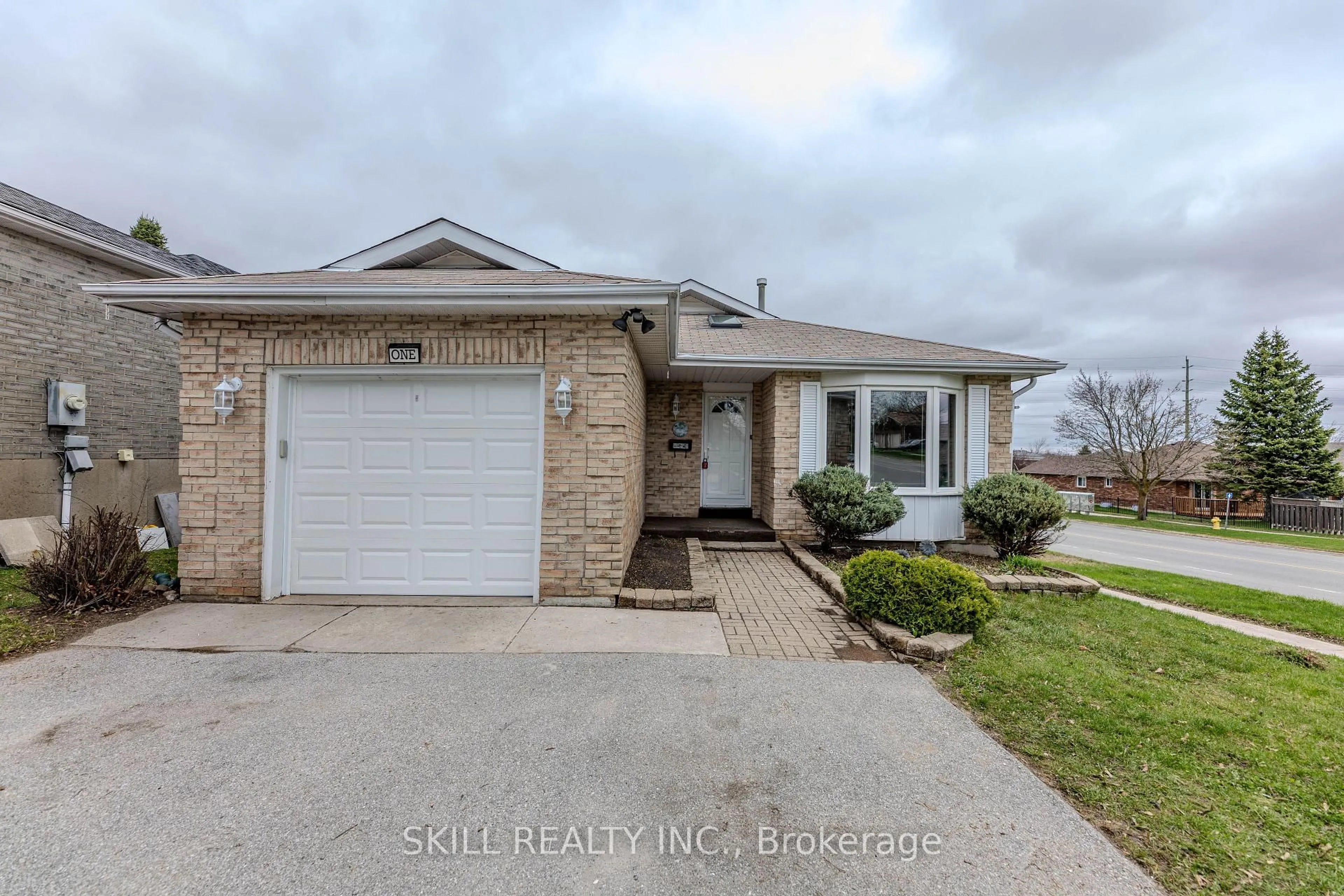 Home with brick exterior material, street for 1 NUGENT Crt, Barrie Ontario L4N 7A9