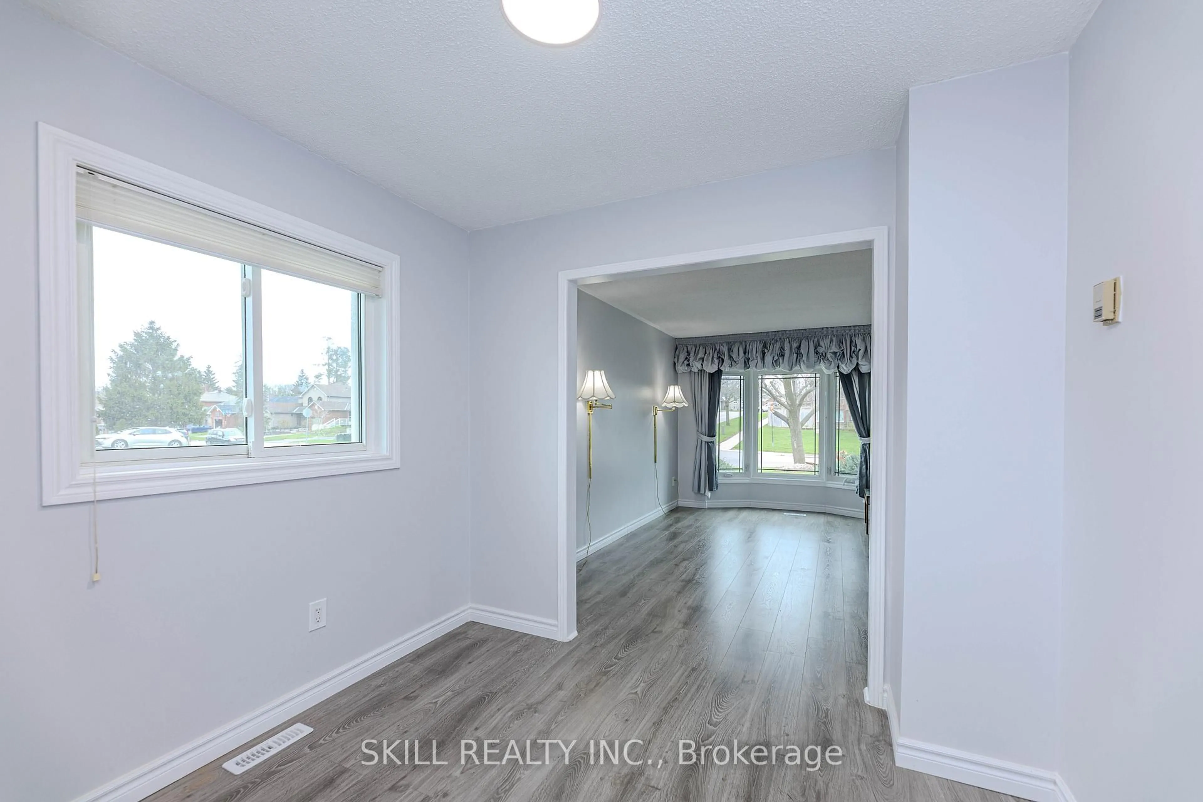 A pic of a room for 1 NUGENT Crt, Barrie Ontario L4N 7A9