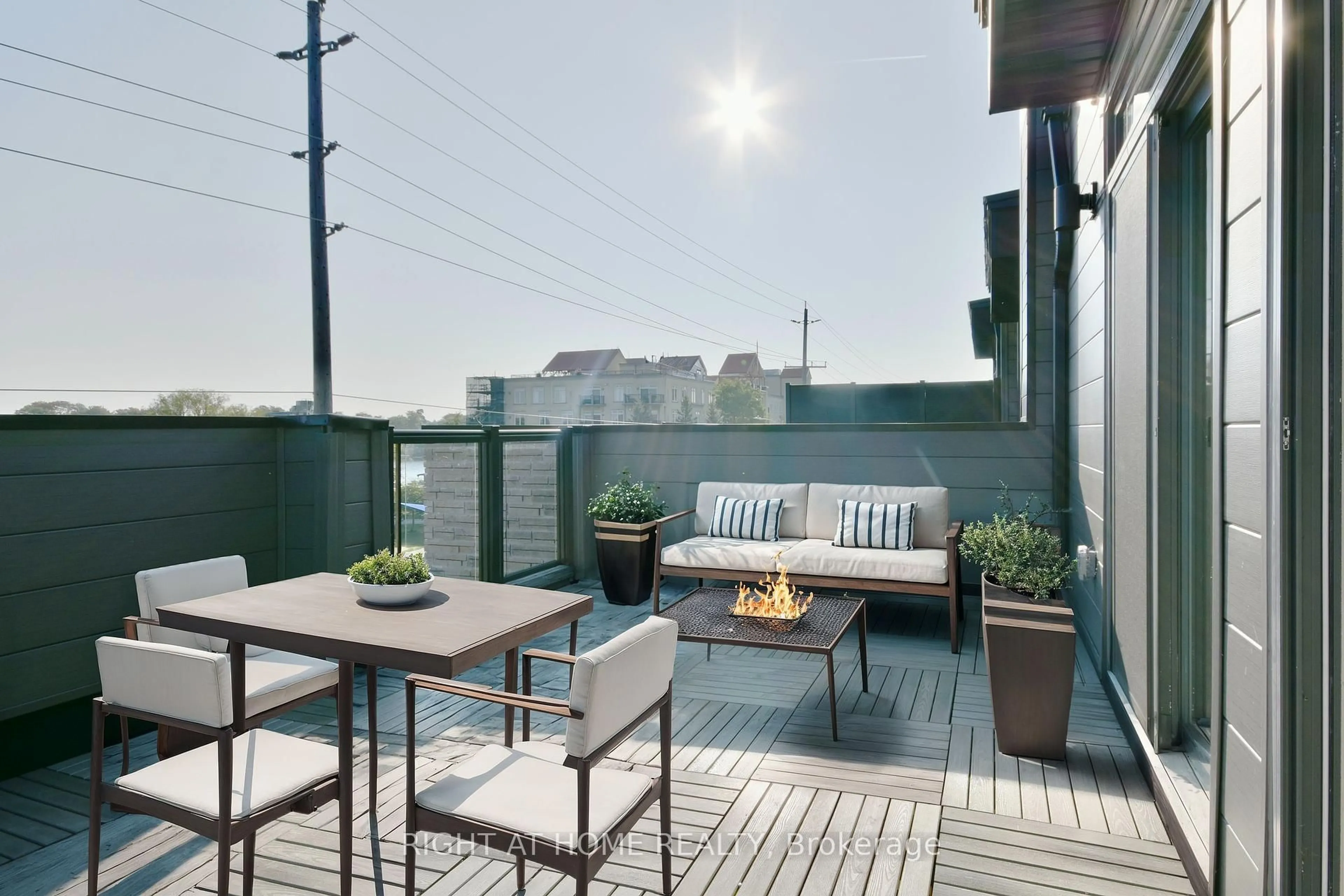 Patio, street for 44 WynWood Lane, Orillia Ontario L3V 8P7