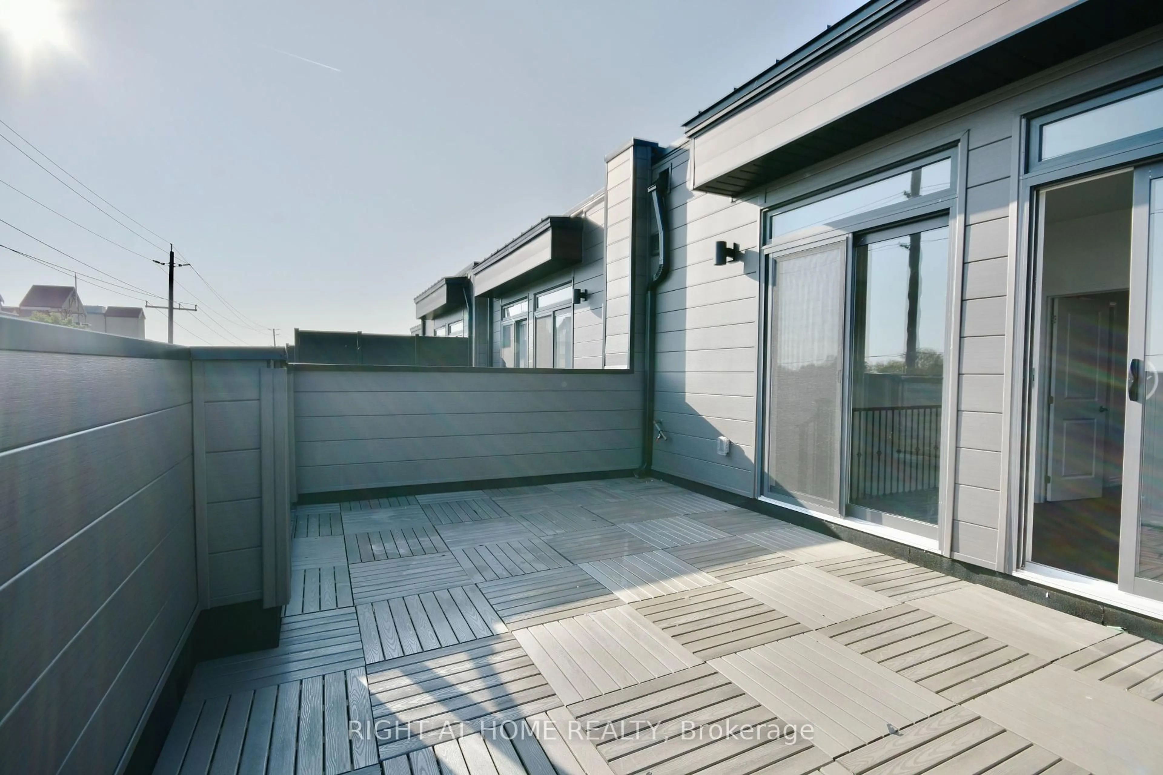Patio, street for 44 WynWood Lane, Orillia Ontario L3V 8P7