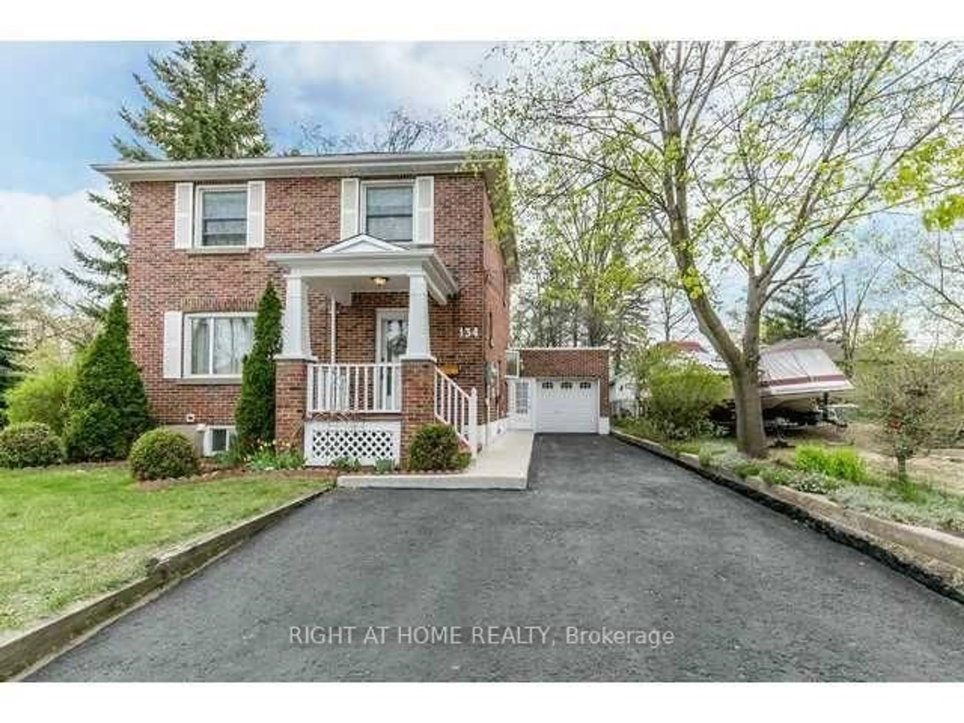 Home with brick exterior material, street for 134 INNISFIL St, Barrie Ontario L4N 3E7