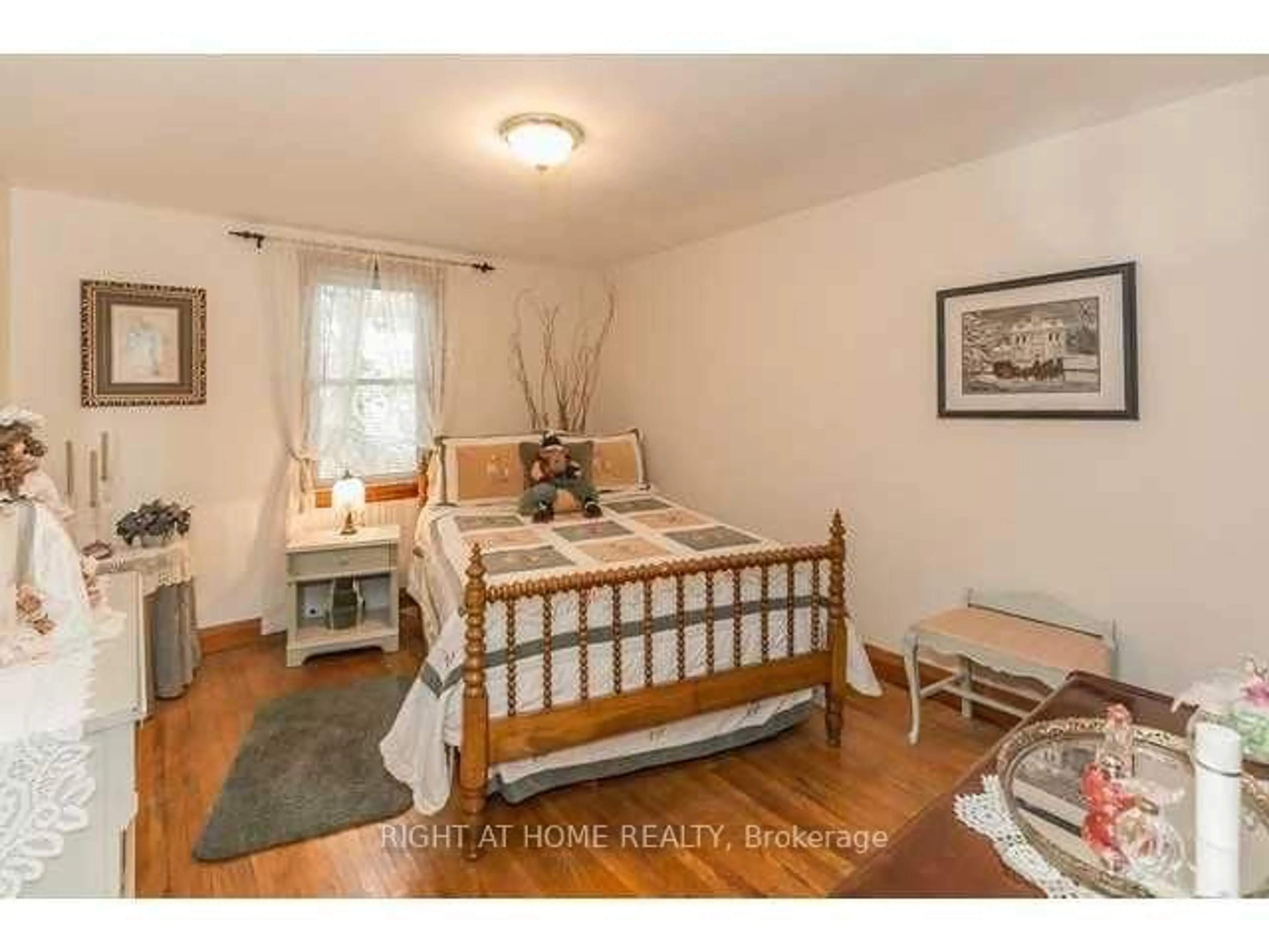 Bedroom with bed, wood/laminate floor for 134 INNISFIL St, Barrie Ontario L4N 3E7