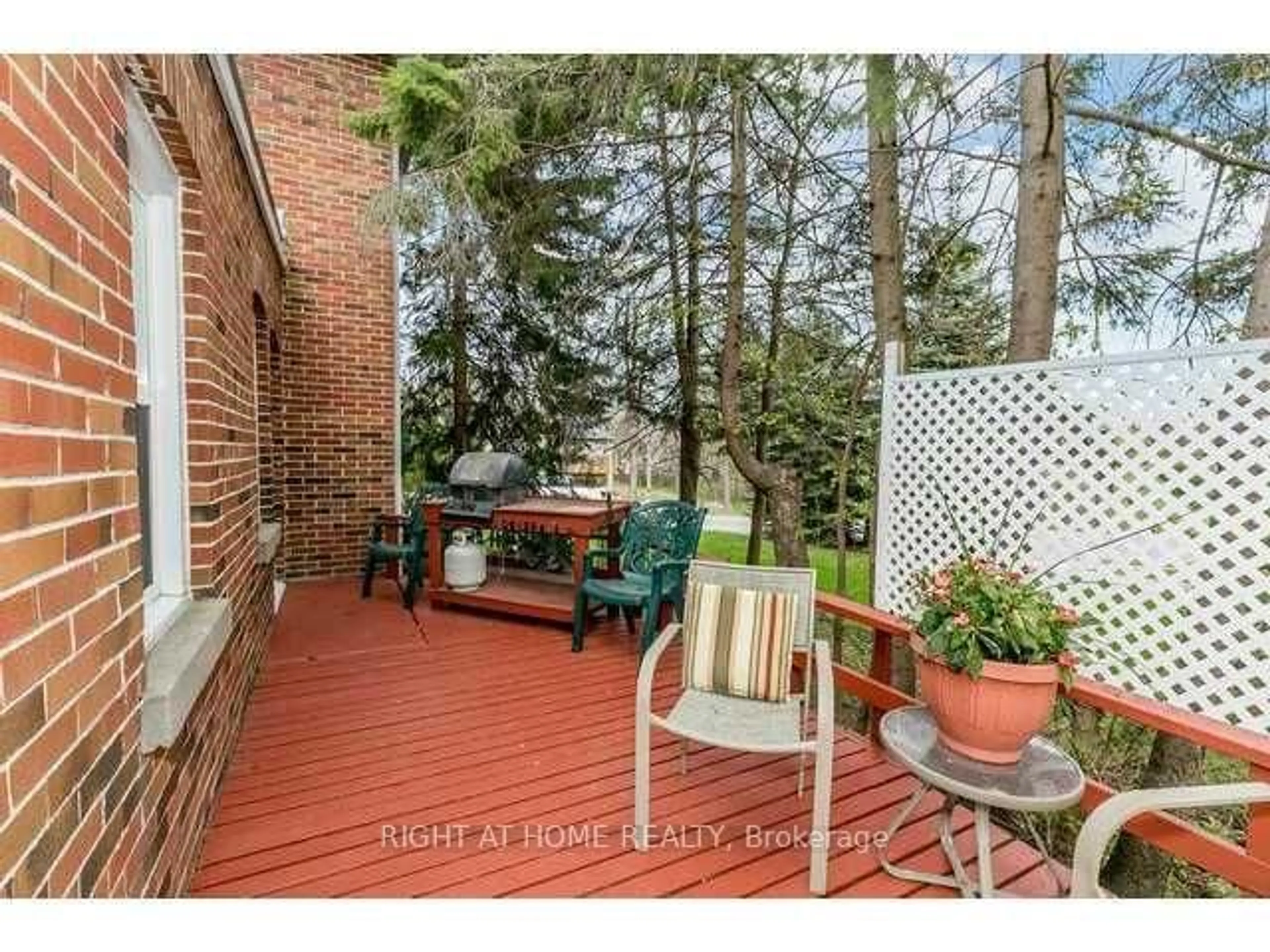 Patio, unknown for 134 INNISFIL St, Barrie Ontario L4N 3E7