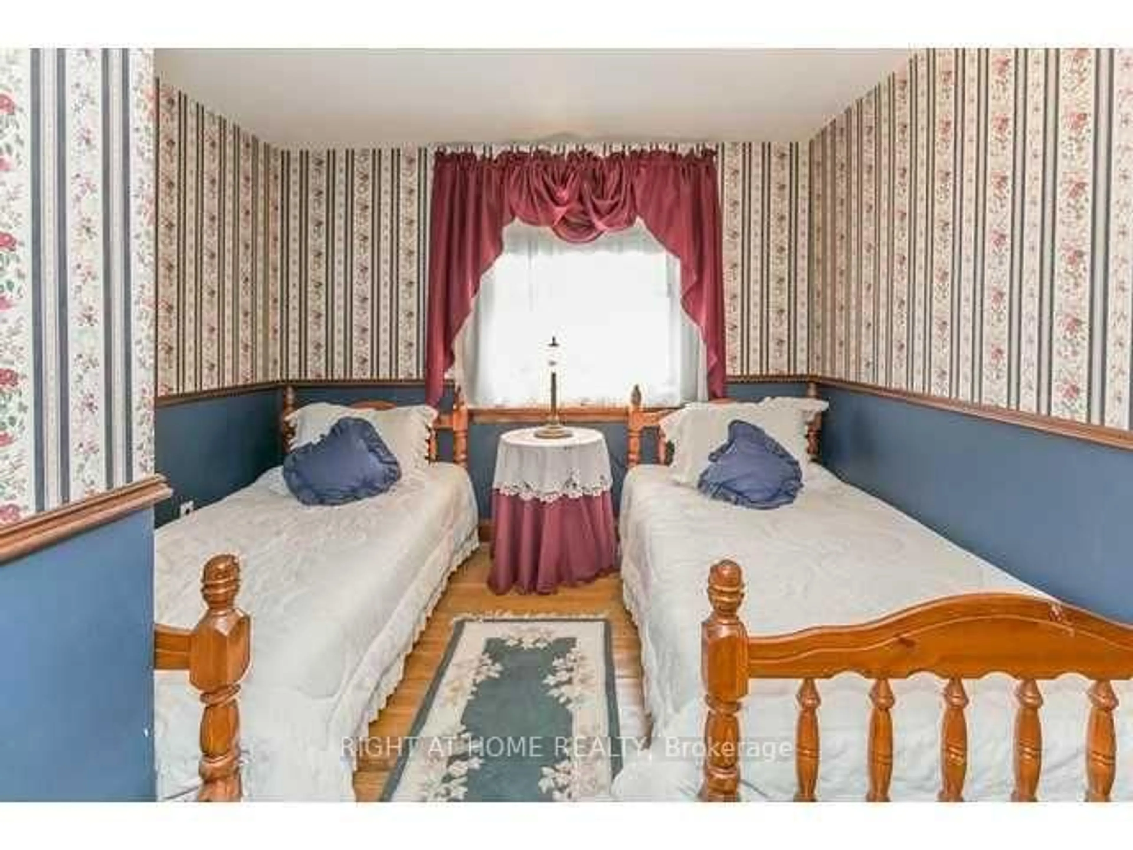 Bedroom with bed, unknown for 134 INNISFIL St, Barrie Ontario L4N 3E7