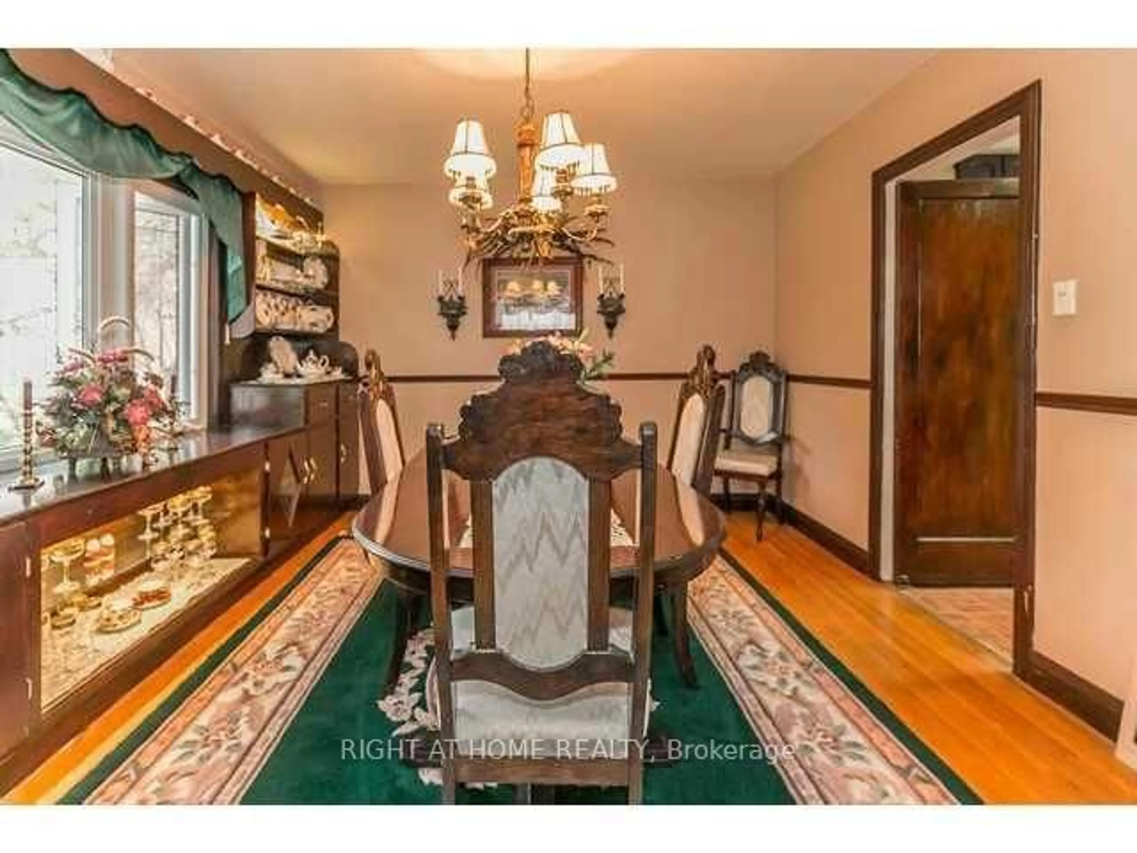 Dining room, unknown for 134 INNISFIL St, Barrie Ontario L4N 3E7