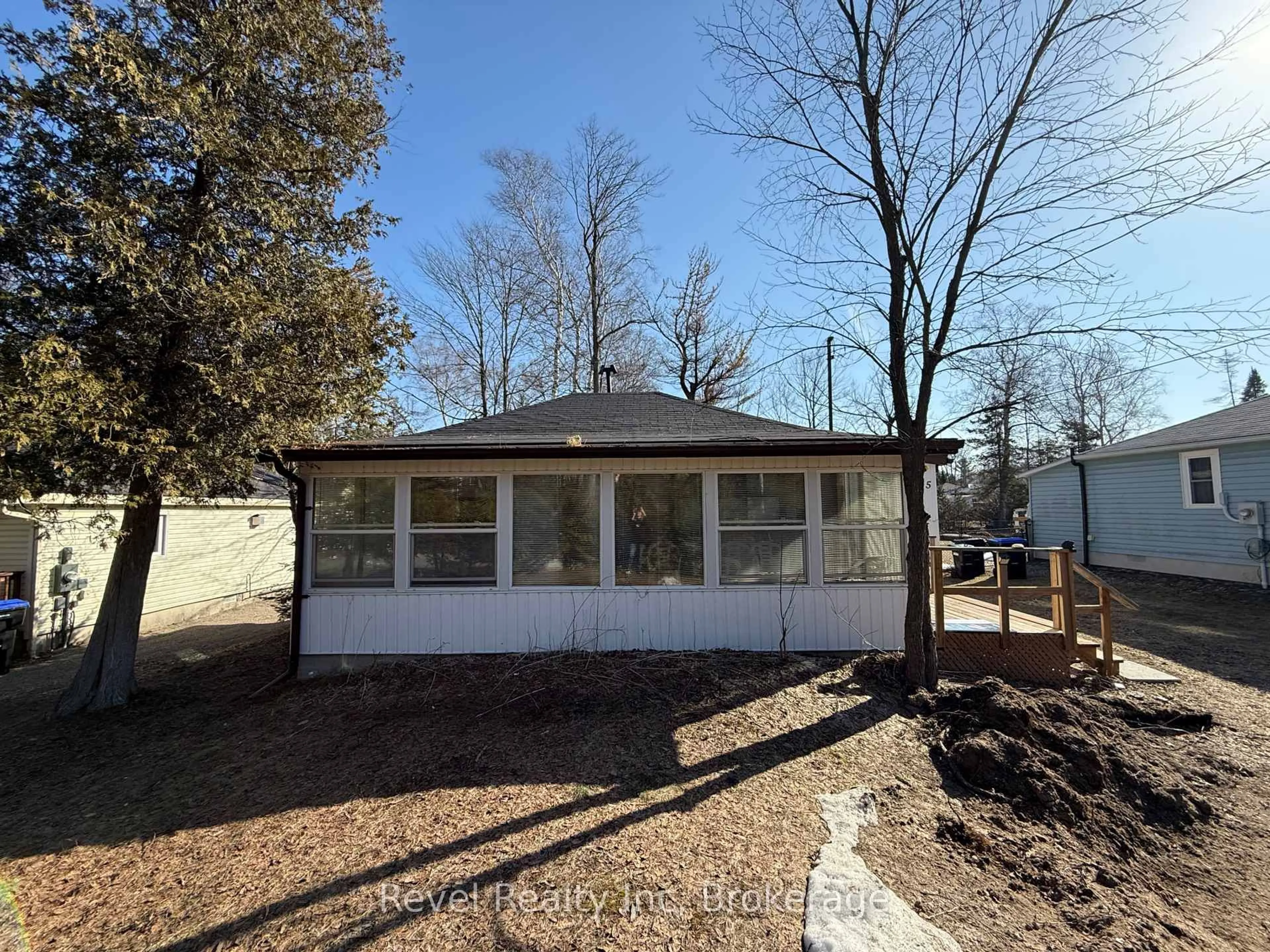 Unknown for 35 61st St, Wasaga Beach Ontario L9Z 1V7