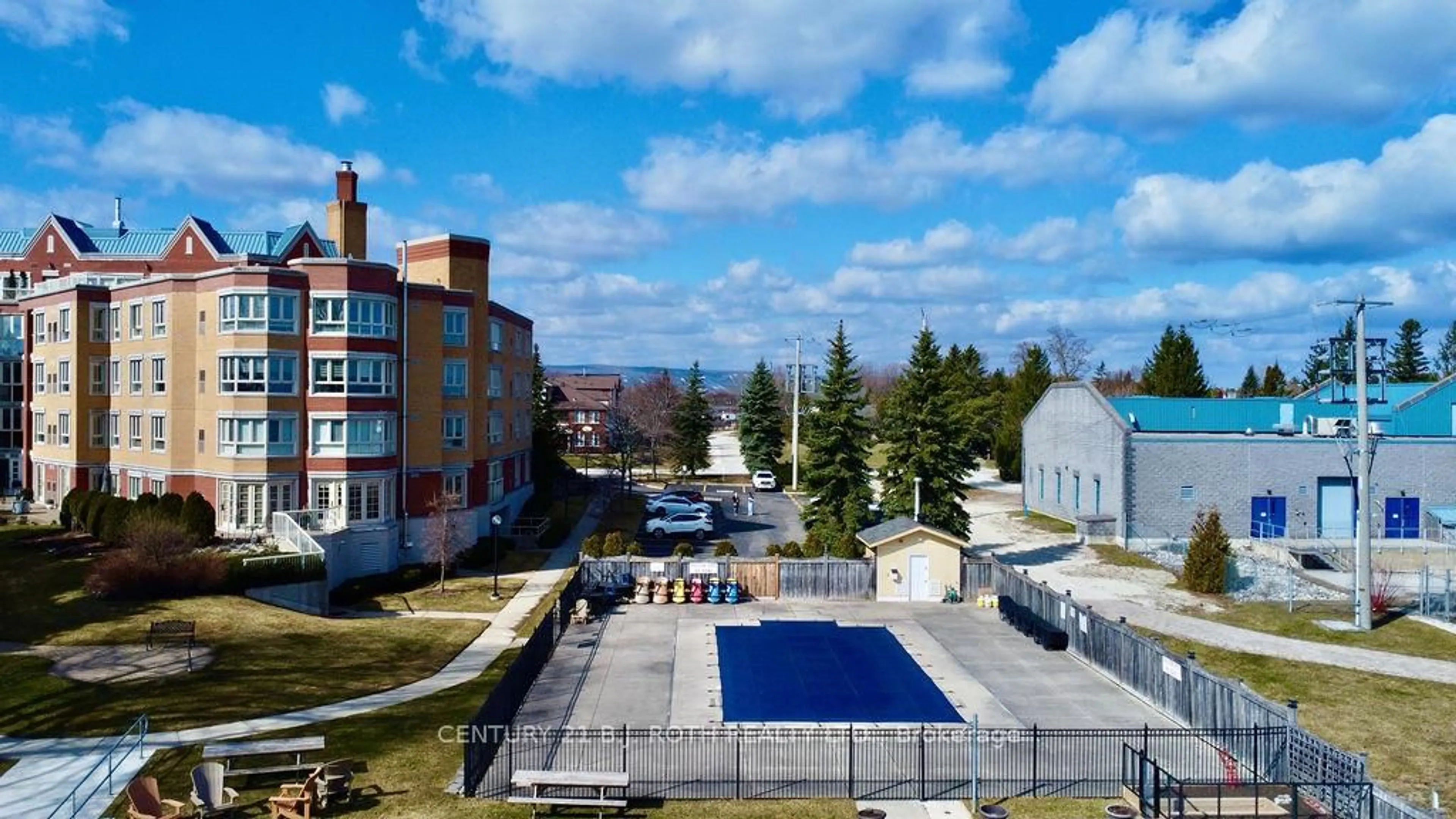 A pic from outside/outdoor area/front of a property/back of a property/a pic from drone, city buildings view from balcony for 16 Raglan St #304, Collingwood Ontario L9Y 4Y2