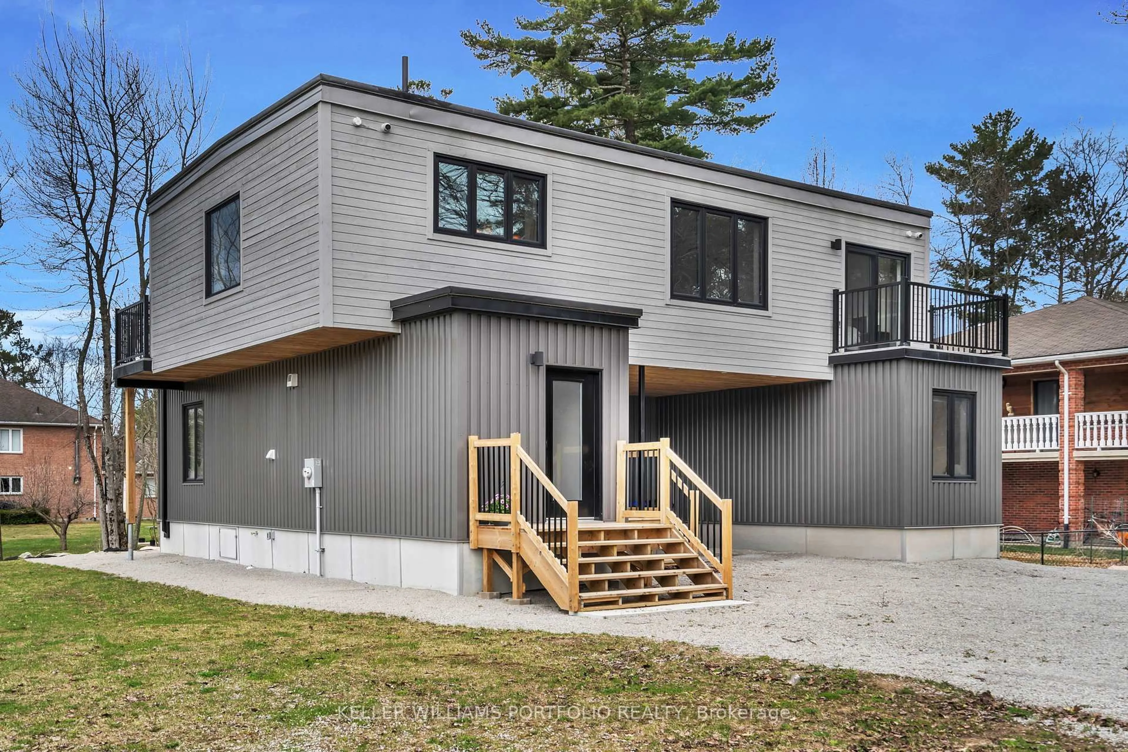 Home with vinyl exterior material, unknown for 2 Grosvenor Dr, Tiny Ontario L9M 0J2