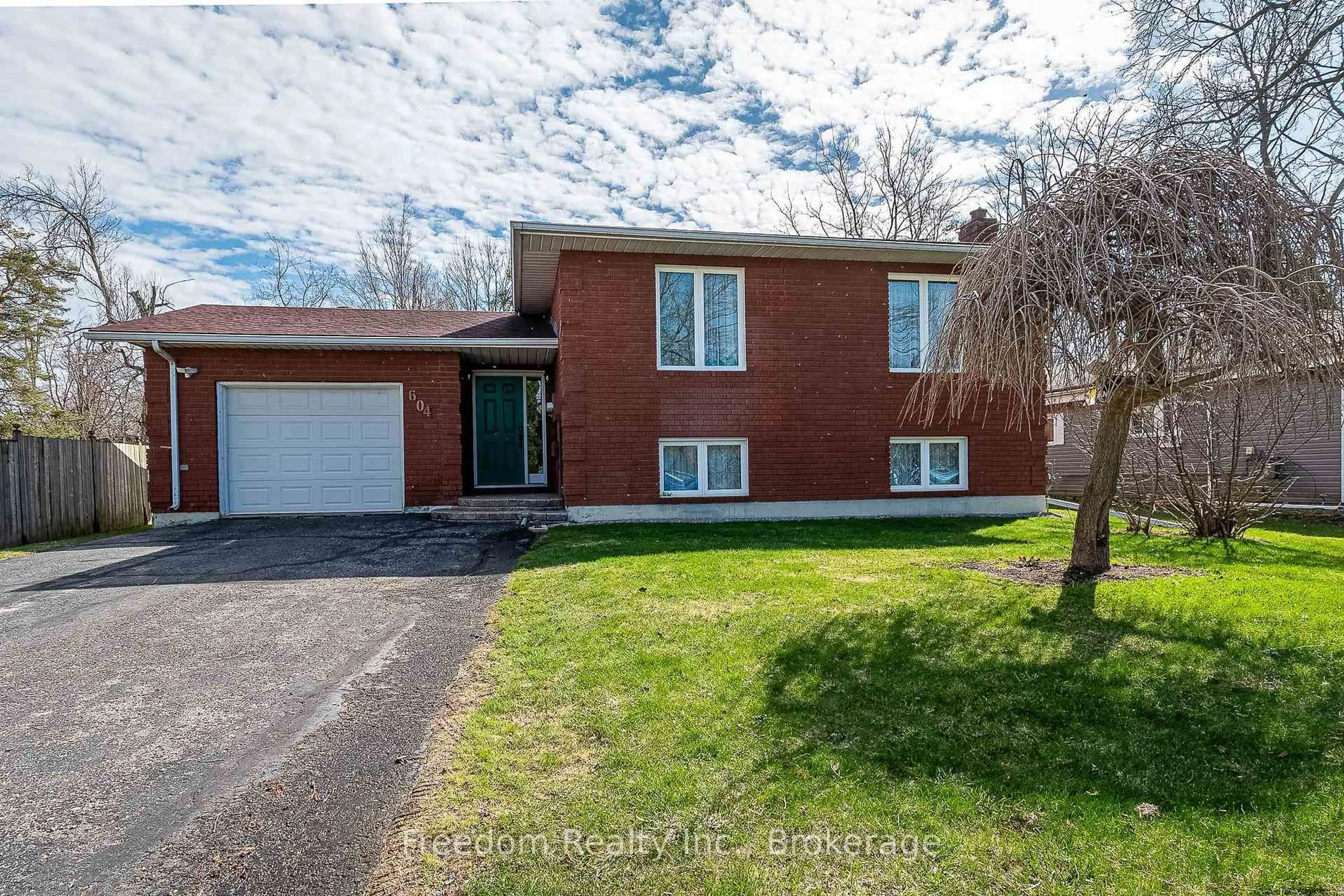 Home with brick exterior material, street for 604 West St, Orillia Ontario L3V 5H6