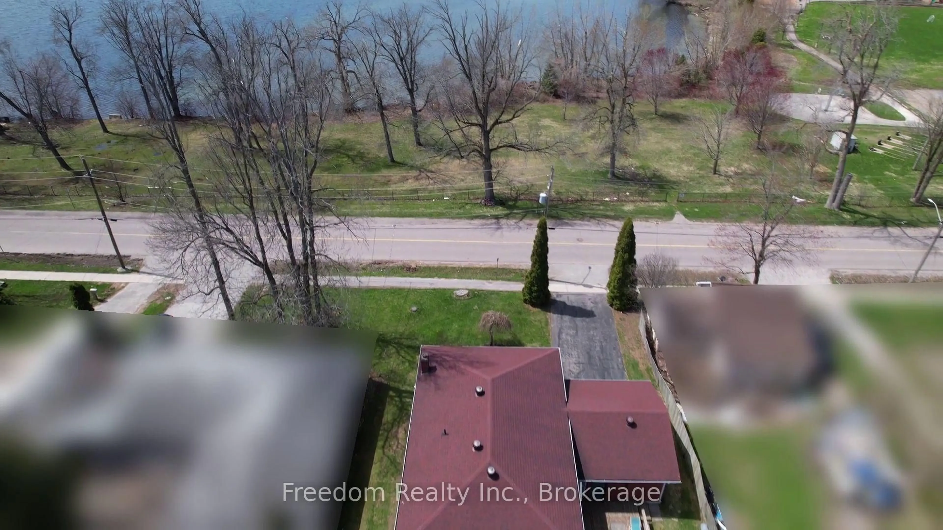 A pic from outside/outdoor area/front of a property/back of a property/a pic from drone, unknown for 604 West St, Orillia Ontario L3V 5H6