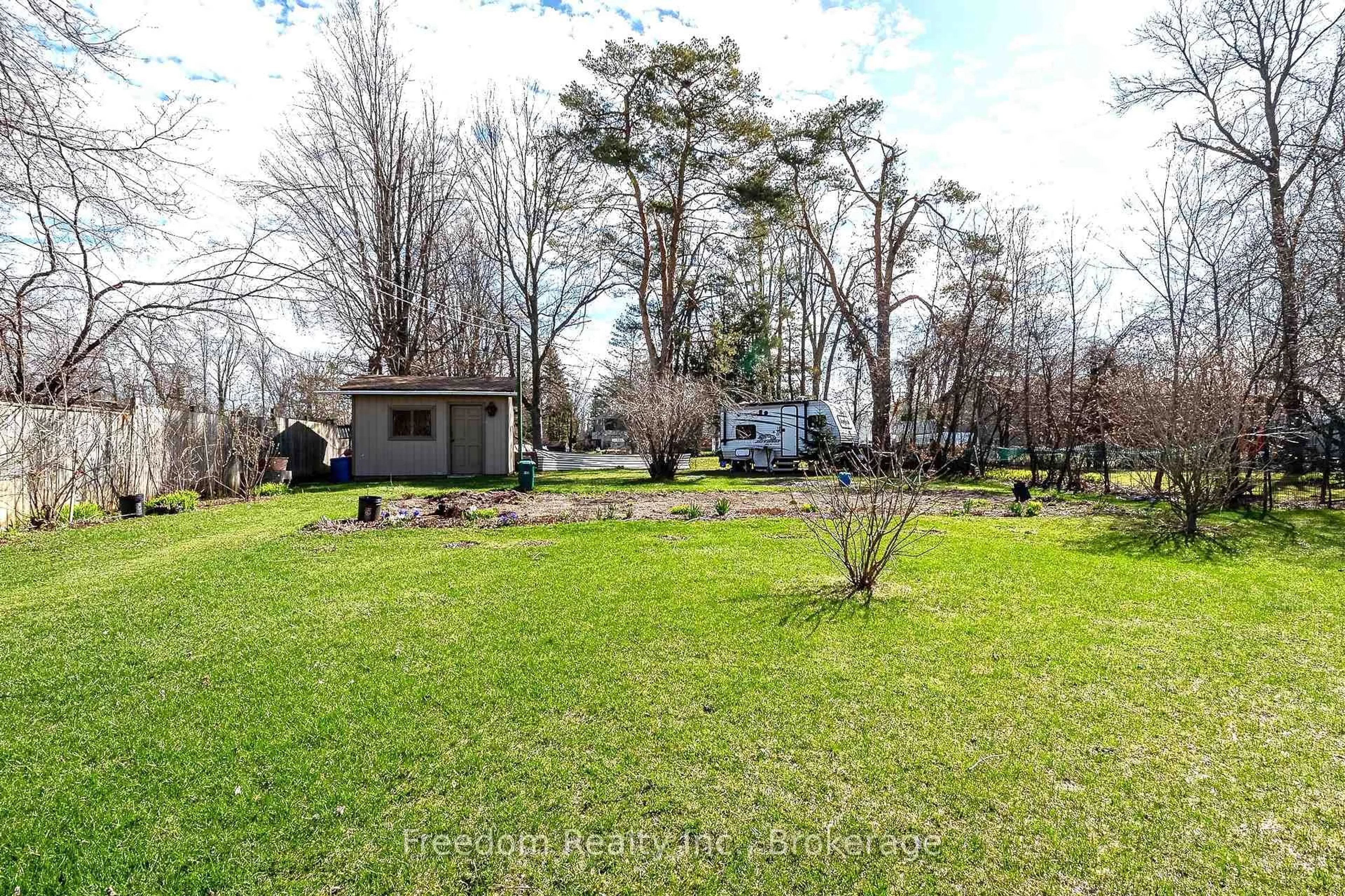 A pic from outside/outdoor area/front of a property/back of a property/a pic from drone, forest/trees view for 604 West St, Orillia Ontario L3V 5H6