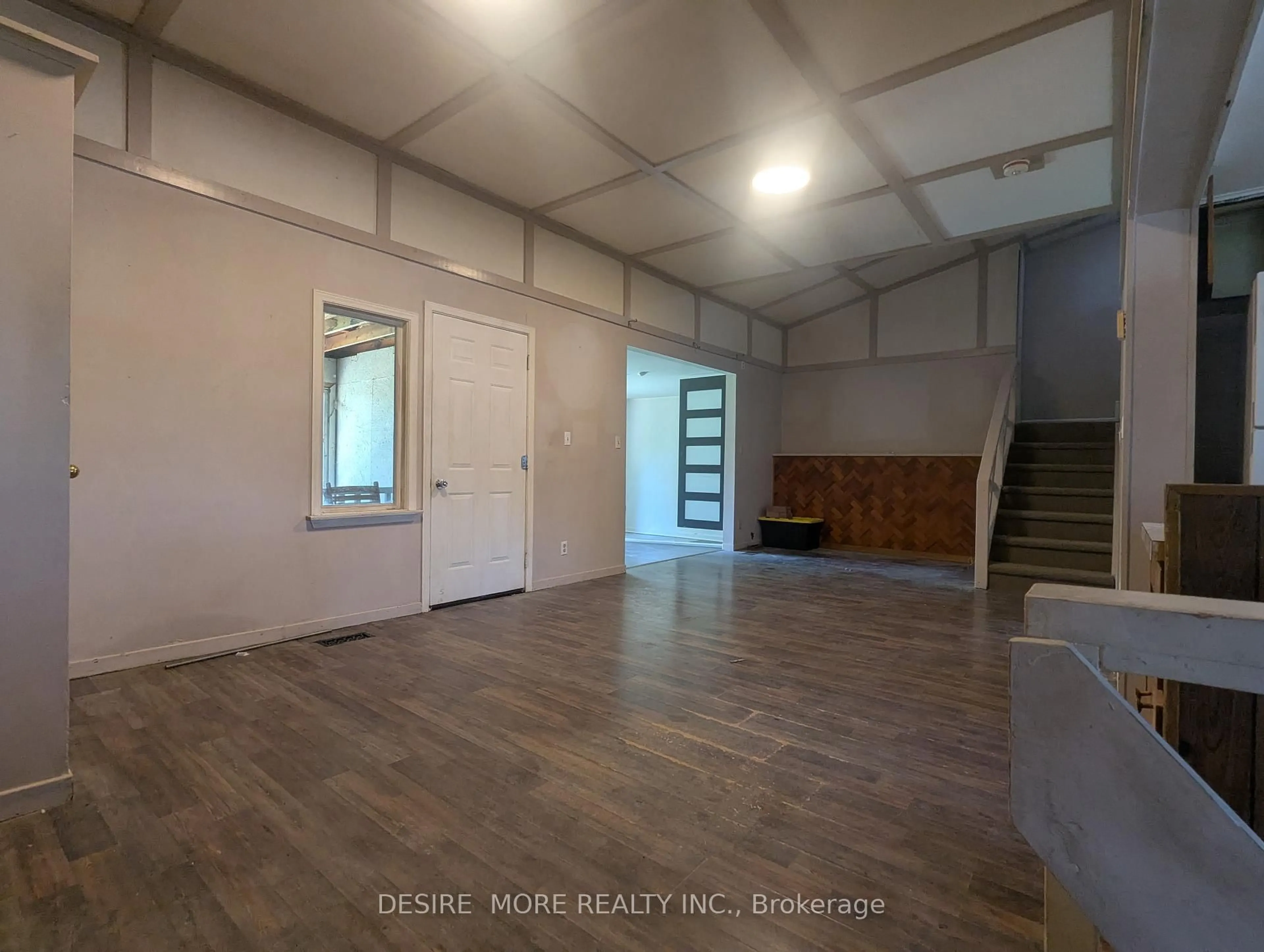 A pic of a room for 366 Yonge St, Barrie Ontario L4N 4C8