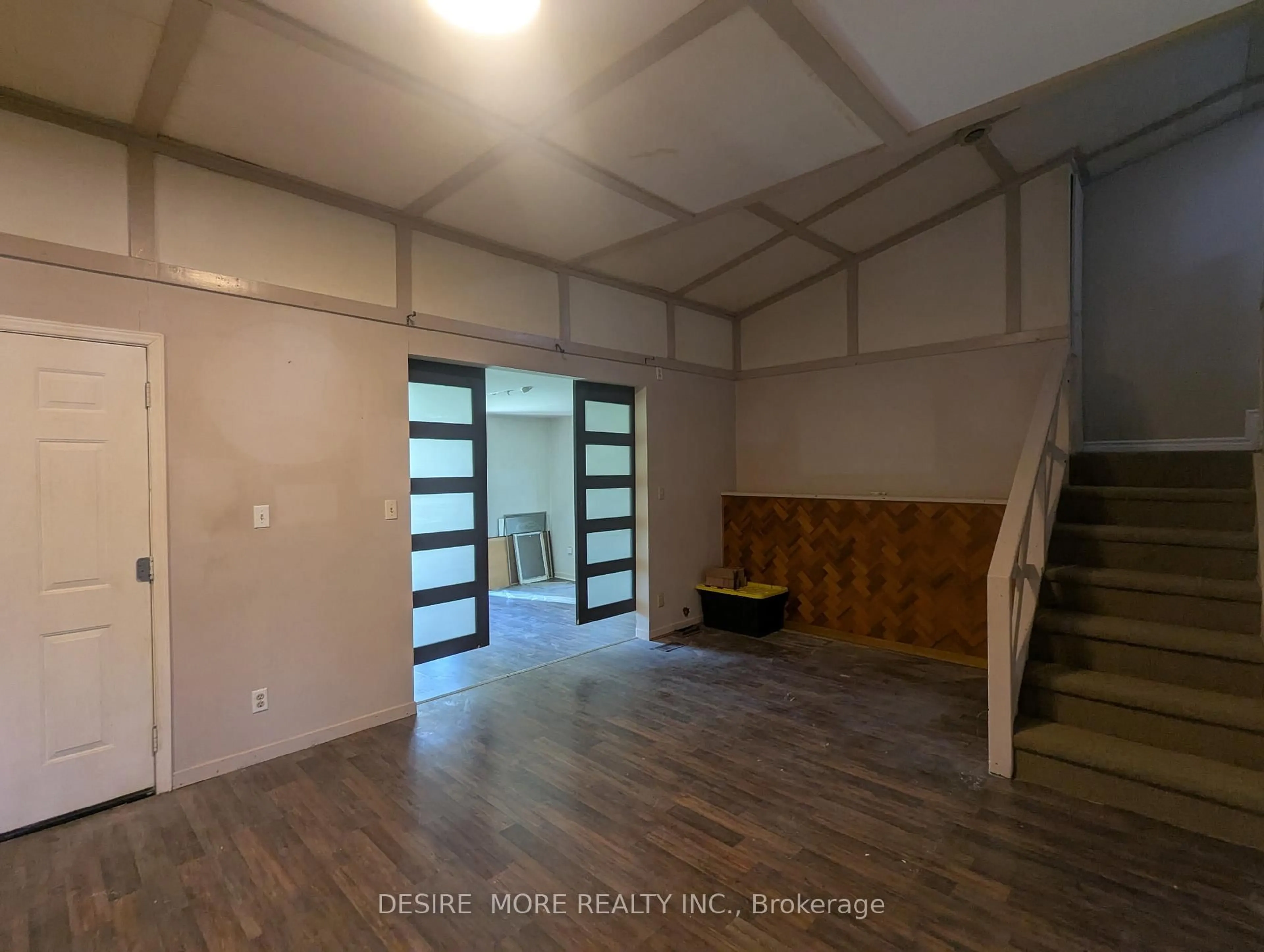 A pic of a room for 366 Yonge St, Barrie Ontario L4N 4C8