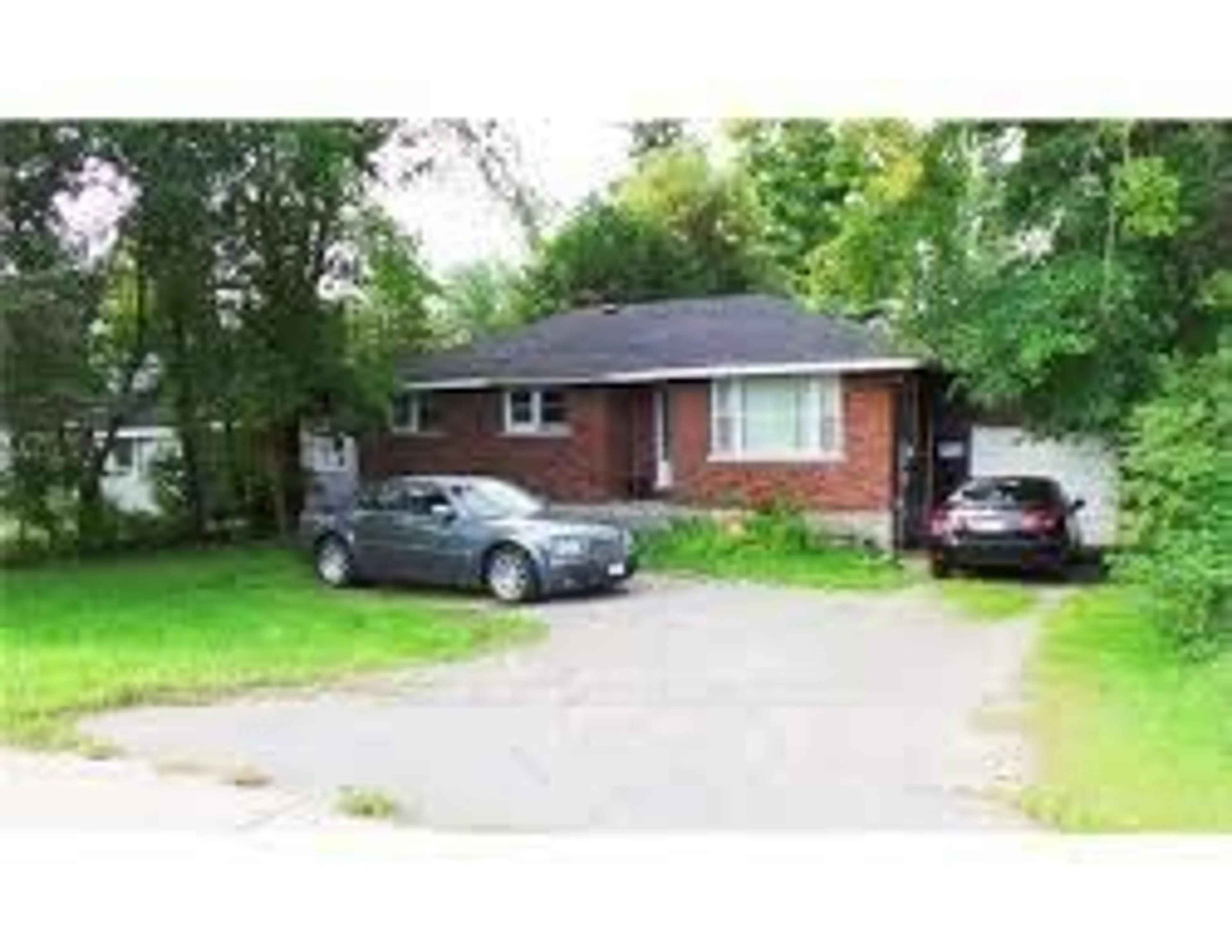 Home with brick exterior material, street for 368 Yonge St, Barrie Ontario L4N 4C8