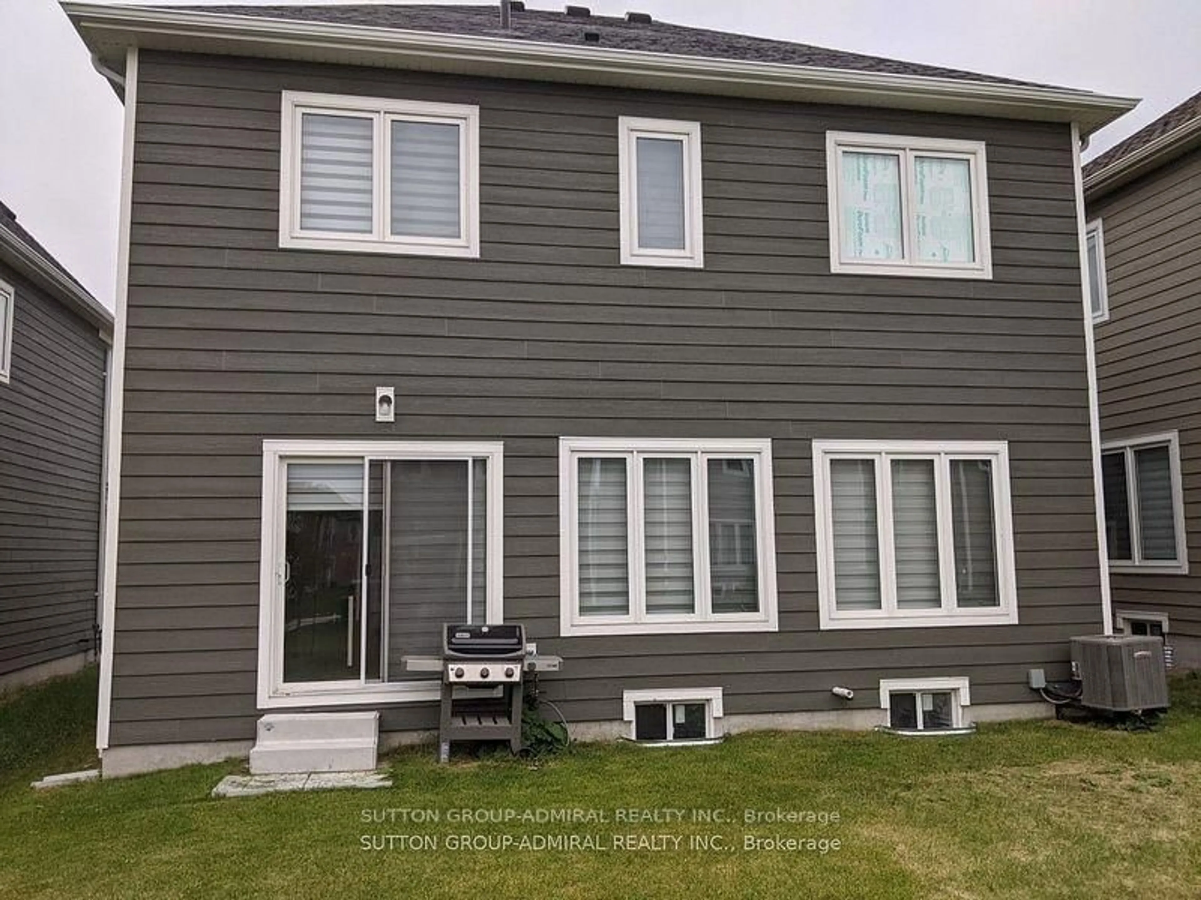 Home with vinyl exterior material, street for 23 Hills Thistle Dr, Wasaga Beach Ontario L9Z 0J3