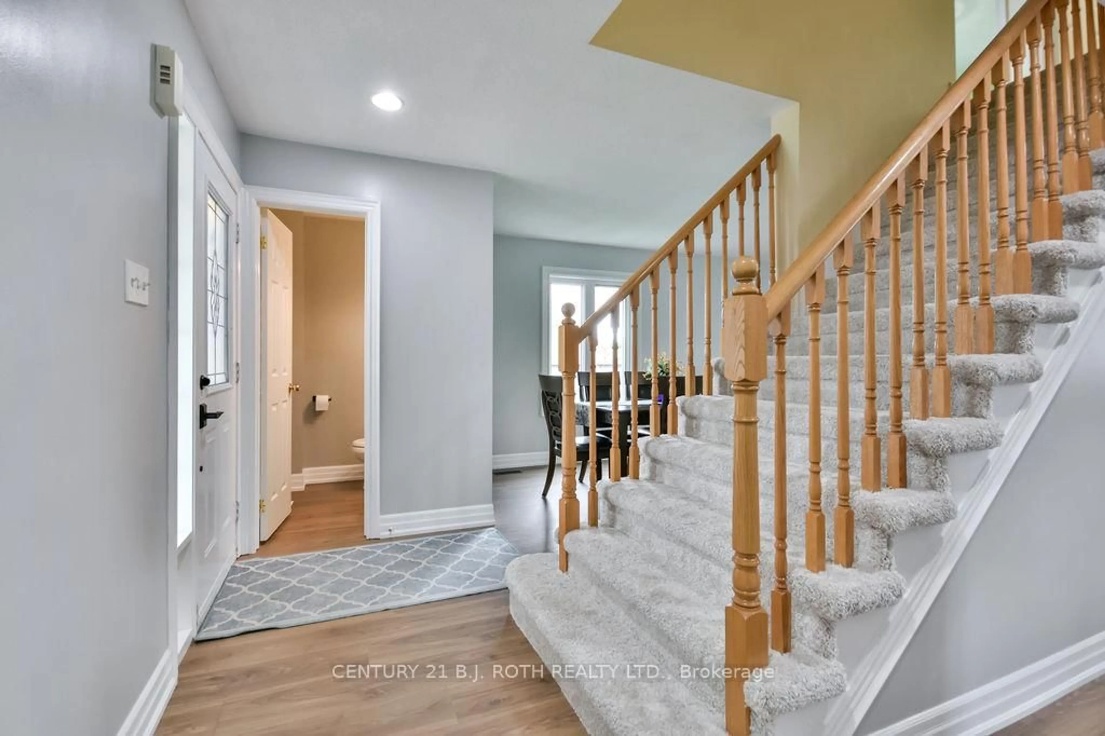 Indoor entryway for 26 Tunbridge Rd, Barrie Ontario L4M 6S8