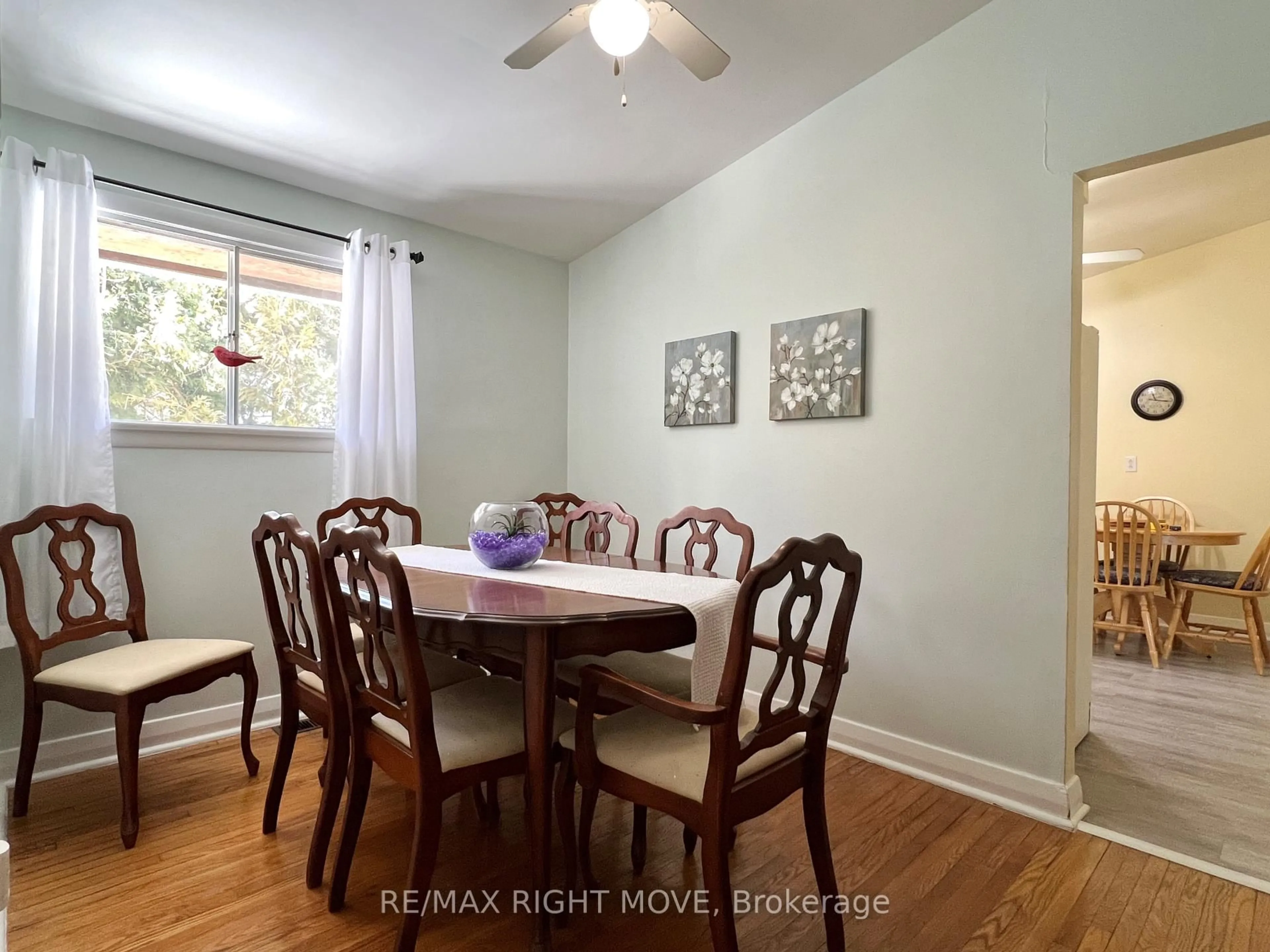 Dining room, wood/laminate floor for 325 Delia St, Orillia Ontario L3V 1H1