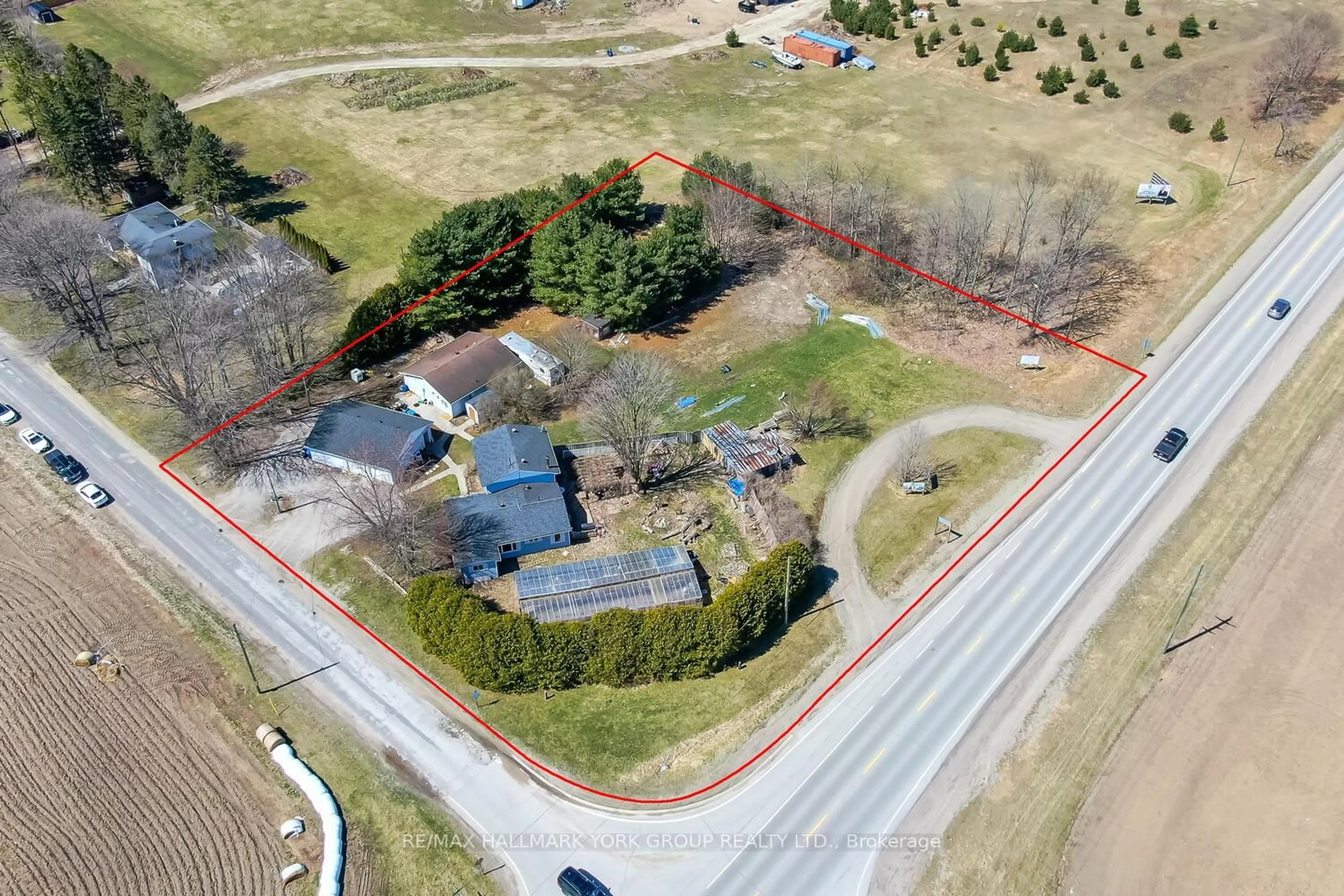 A pic from outside/outdoor area/front of a property/back of a property/a pic from drone, street for 1008 Rainbow Valley Rd, Springwater Ontario L0L 2K0