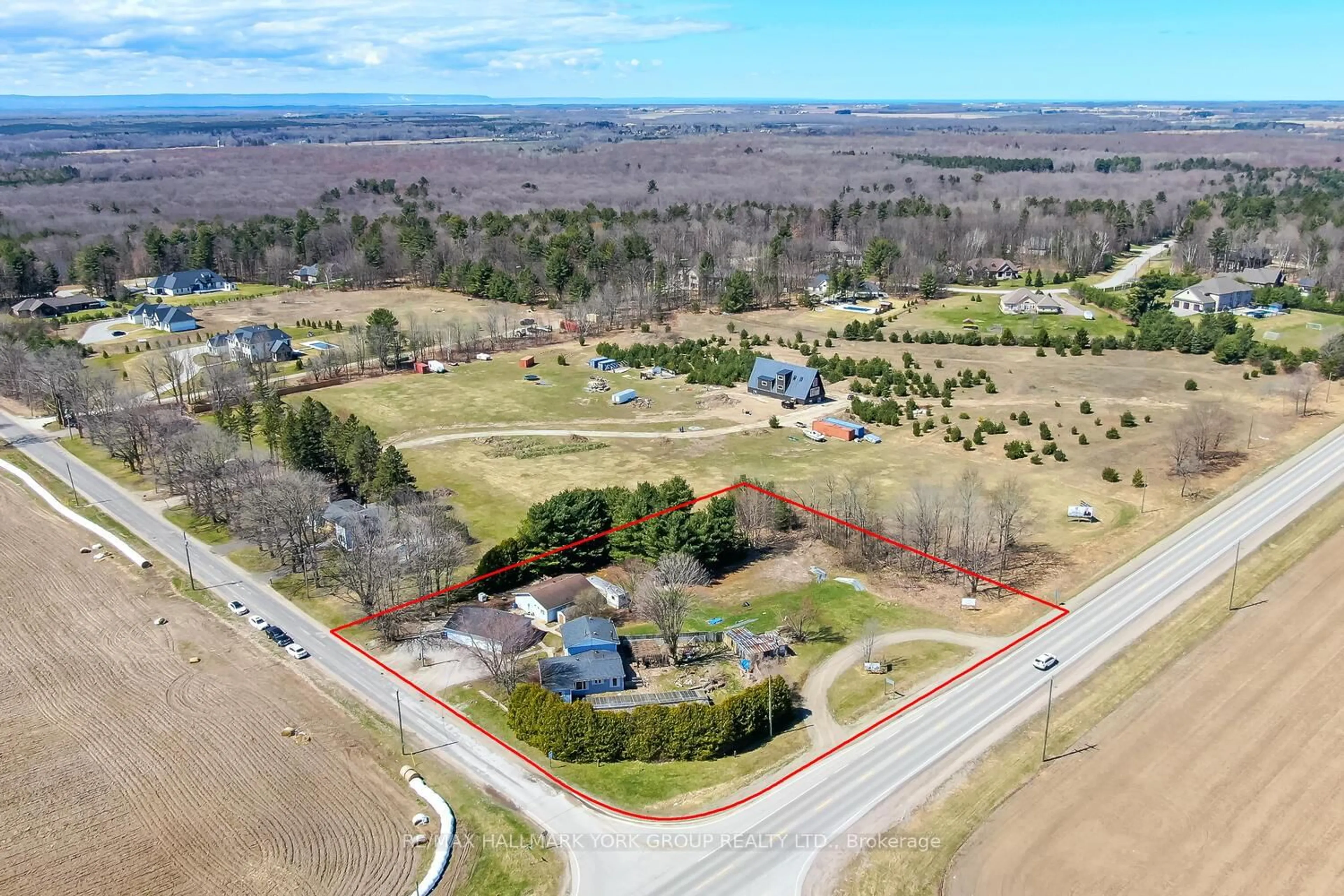 A pic from outside/outdoor area/front of a property/back of a property/a pic from drone, water/lake/river/ocean view for 1008 Rainbow Valley Rd, Springwater Ontario L0L 2K0
