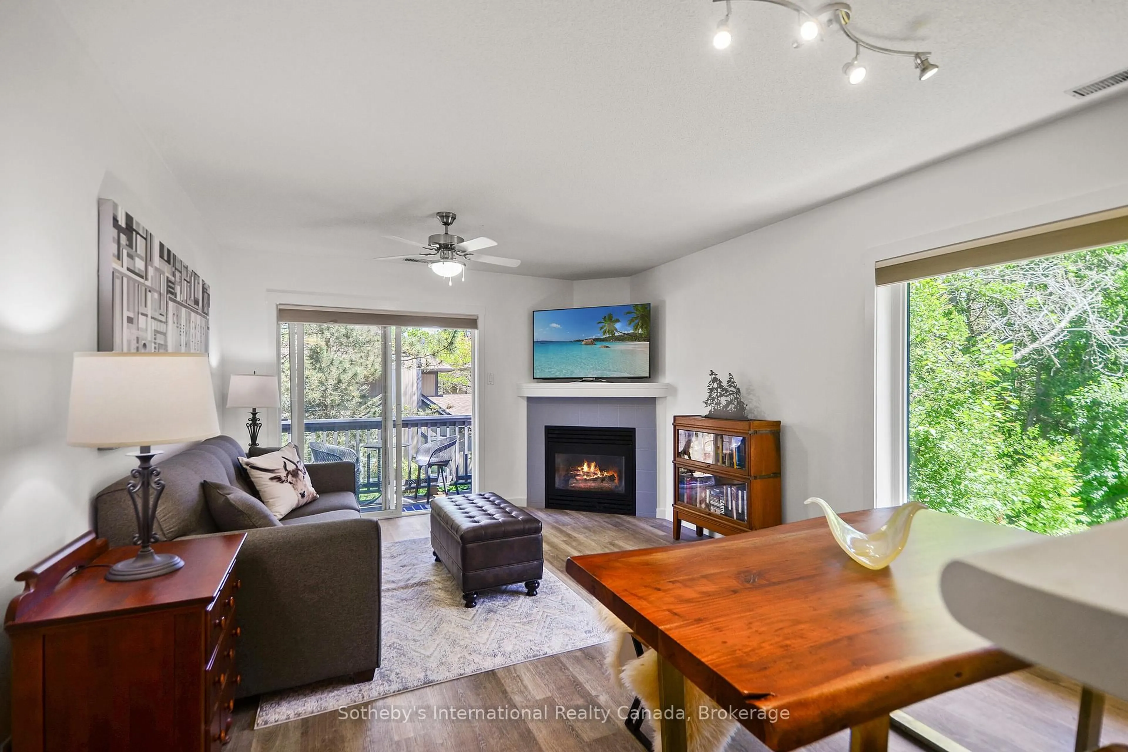 Living room with furniture, unknown for 331 MARINERS Way, Collingwood Ontario L9Y 5C7