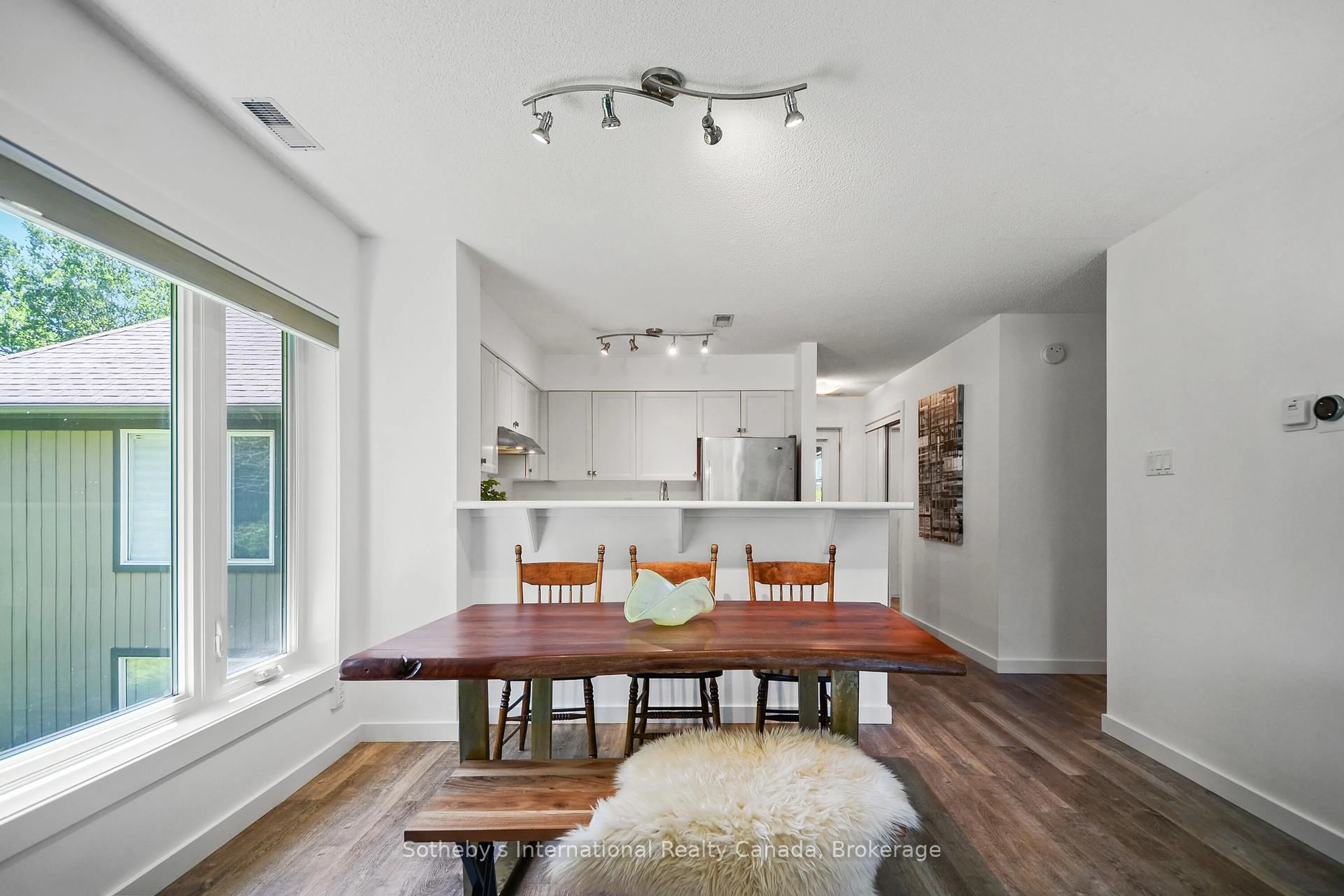 Dining room, wood/laminate floor for 331 MARINERS Way, Collingwood Ontario L9Y 5C7