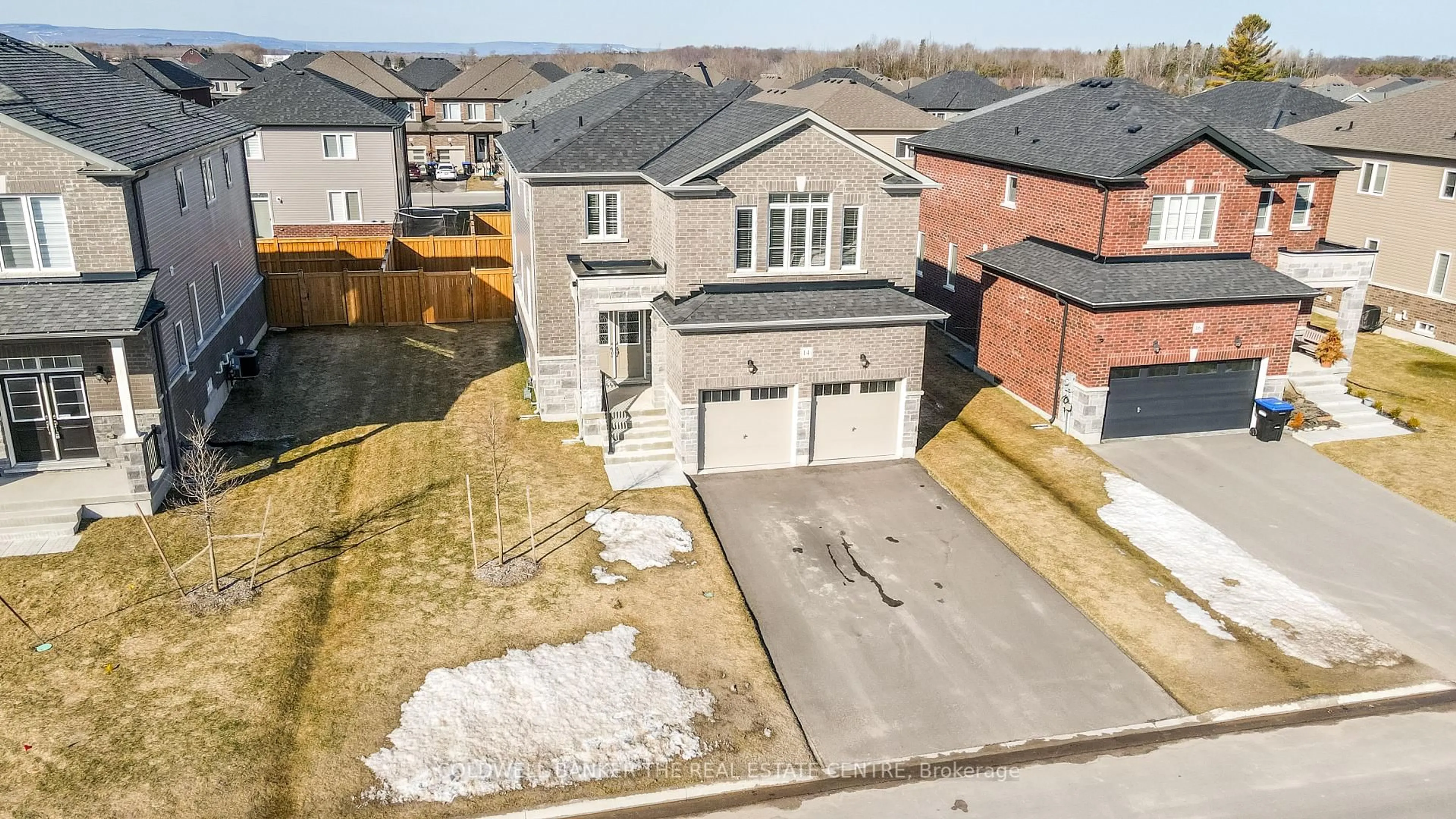 A pic from outside/outdoor area/front of a property/back of a property/a pic from drone, street for 14 Emerald St, Wasaga Beach Ontario L9Z 0K8