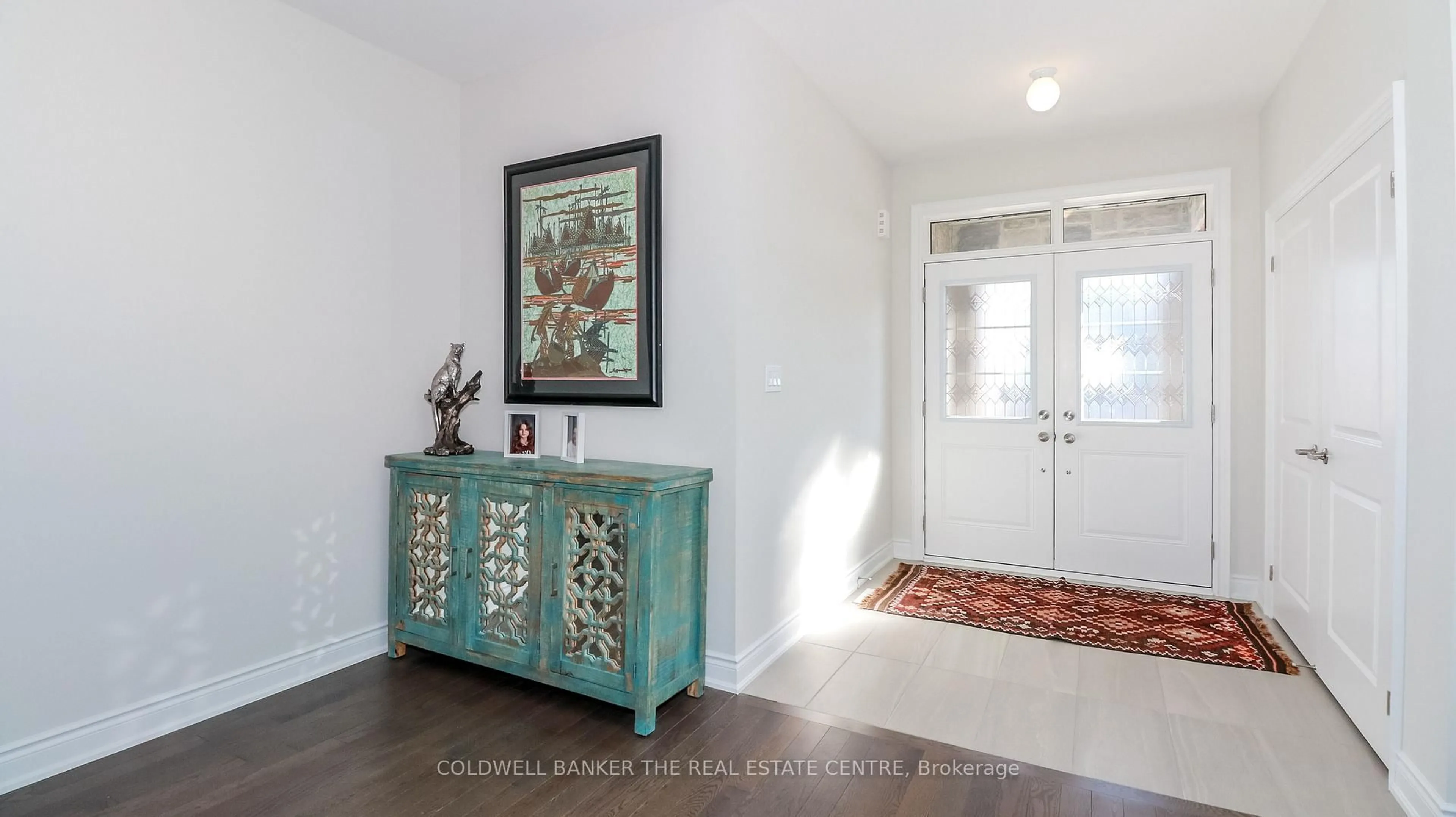 Indoor entryway for 14 Emerald St, Wasaga Beach Ontario L9Z 0K8