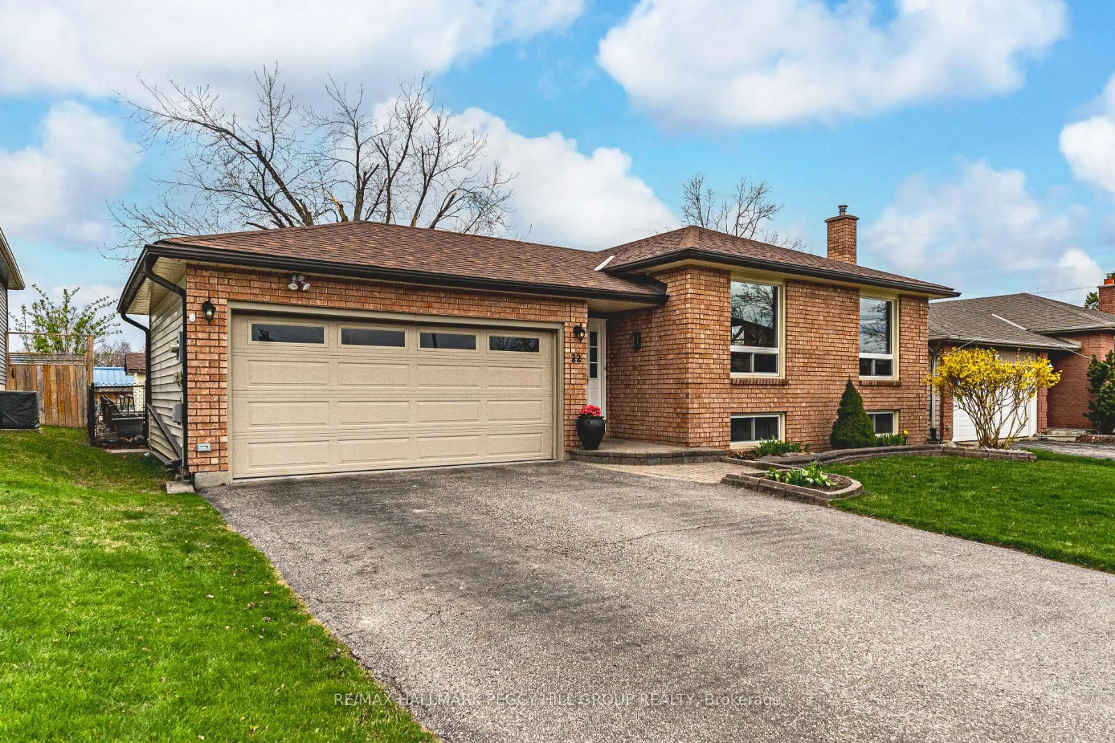 Home with brick exterior material, street for 22 Coles St, Barrie Ontario L4N 5W8