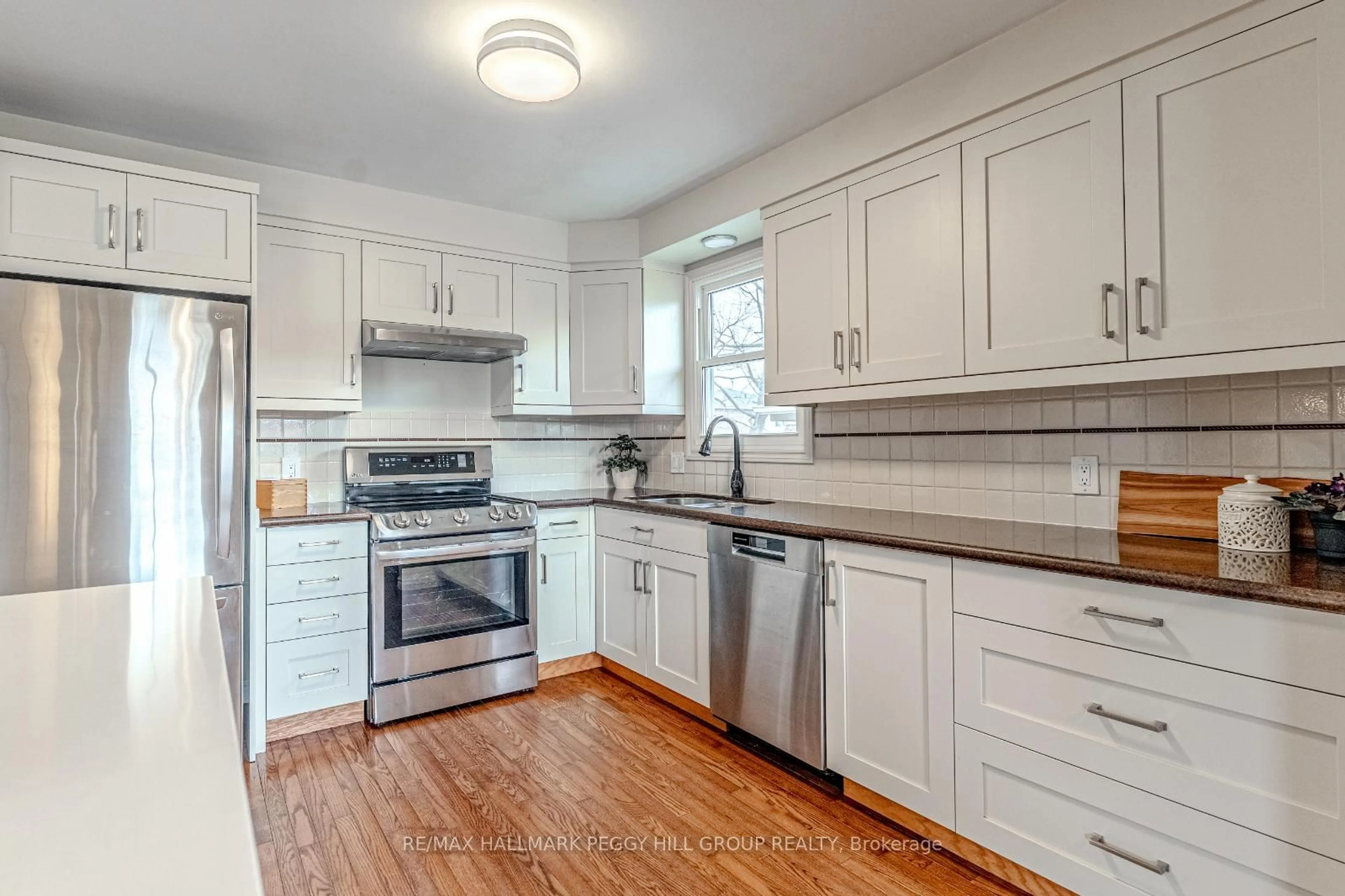 Unknown for 22 Coles St, Barrie Ontario L4N 5W8