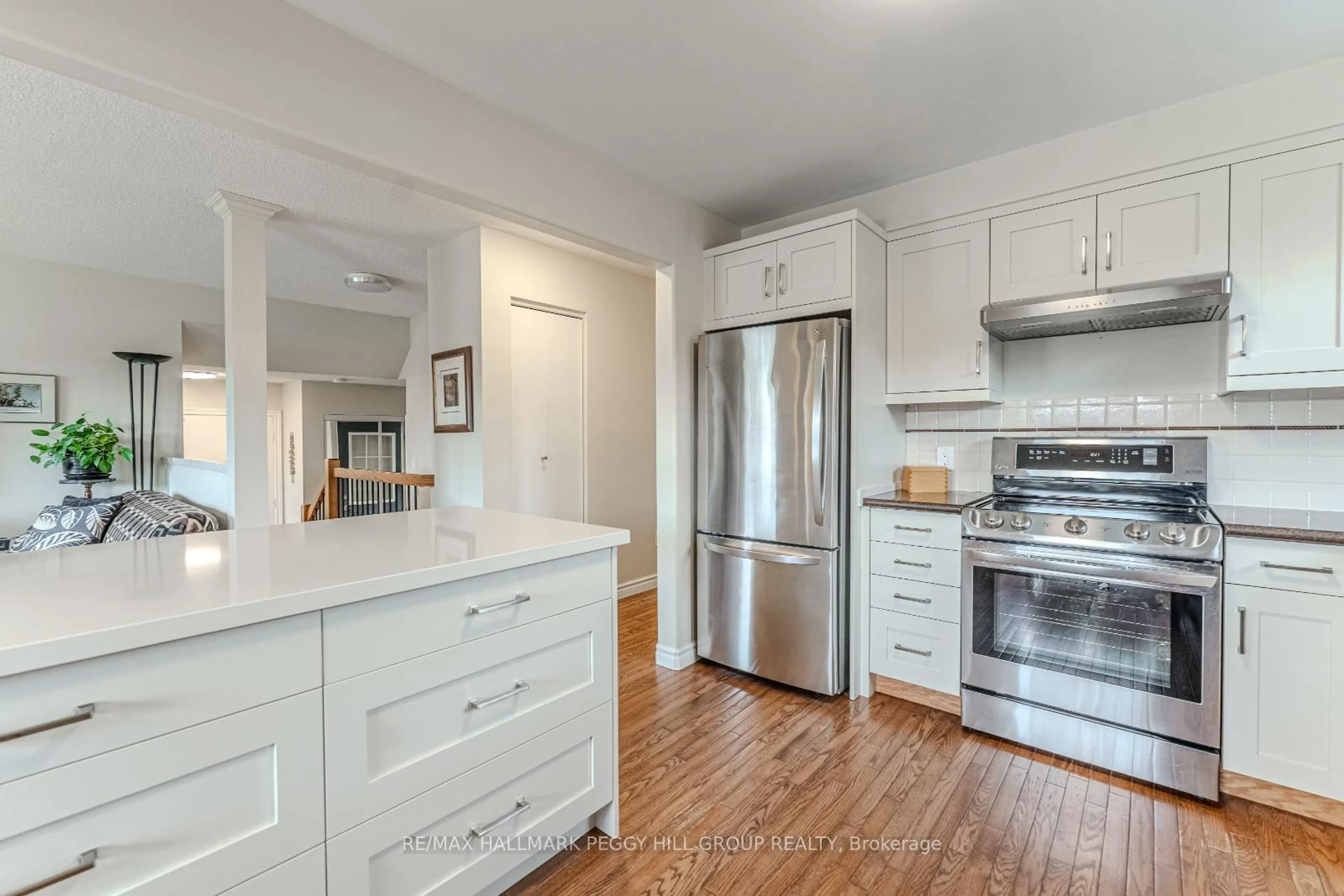 Open concept kitchen, unknown for 22 Coles St, Barrie Ontario L4N 5W8