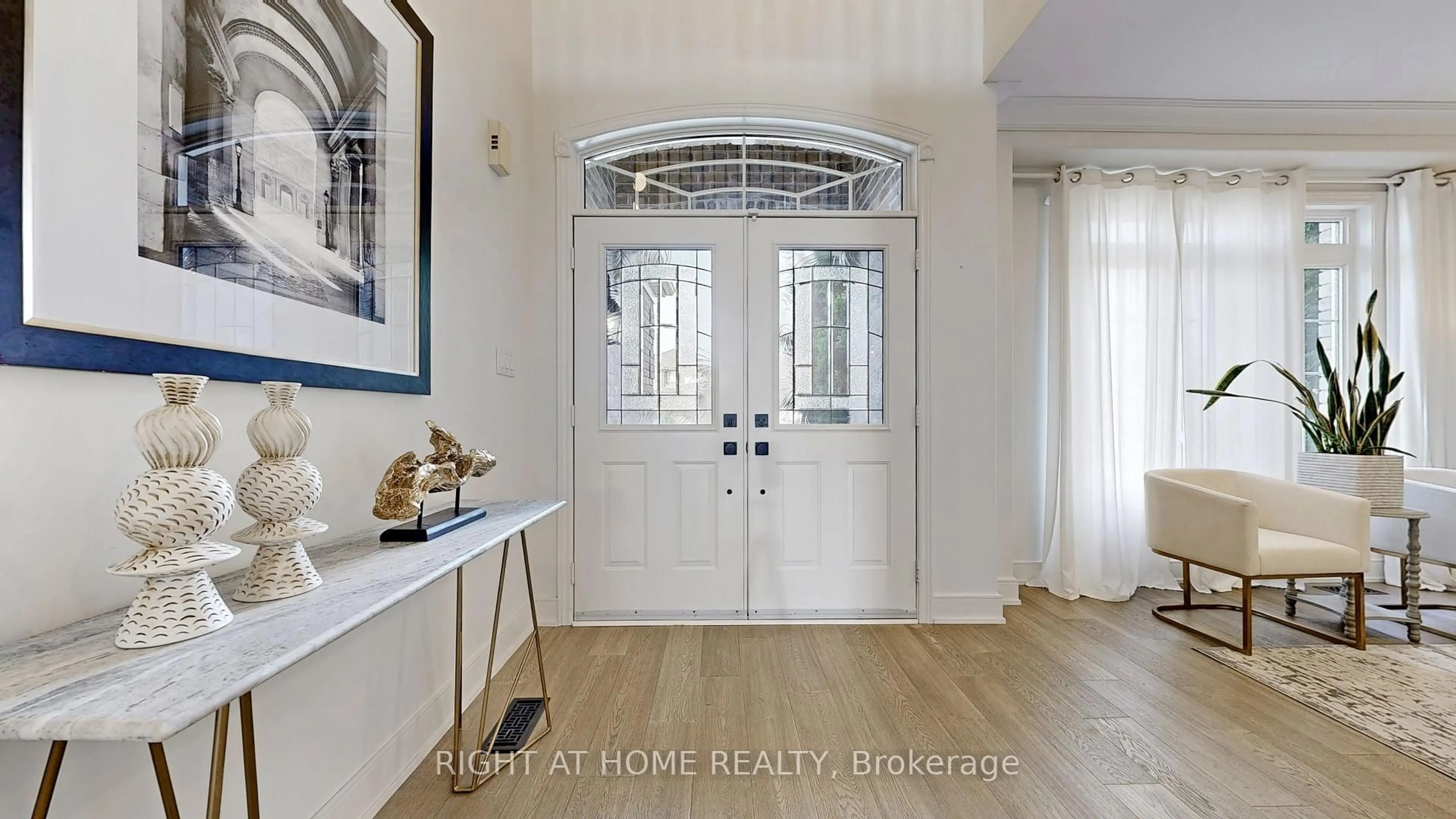 Indoor entryway for 46 Prince William Way, Barrie Ontario L4N 0Y9