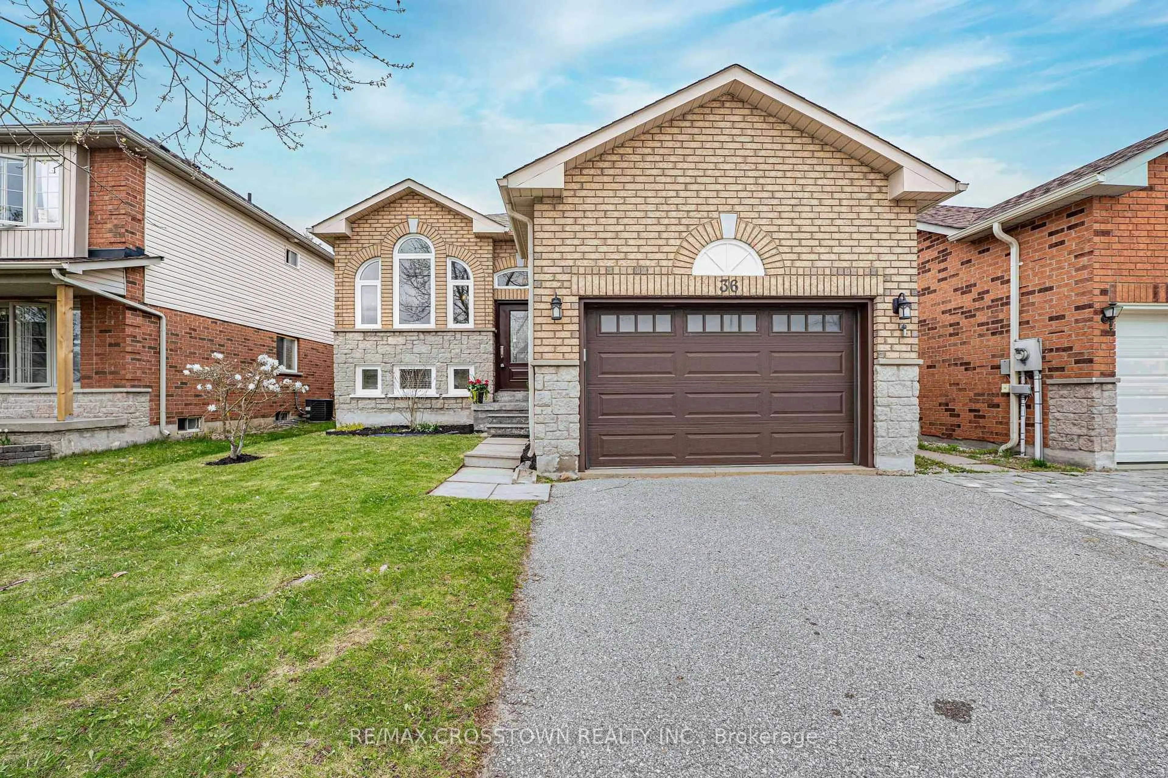Home with brick exterior material, street for 36 Leslie Ave, Barrie Ontario L4N 9N9
