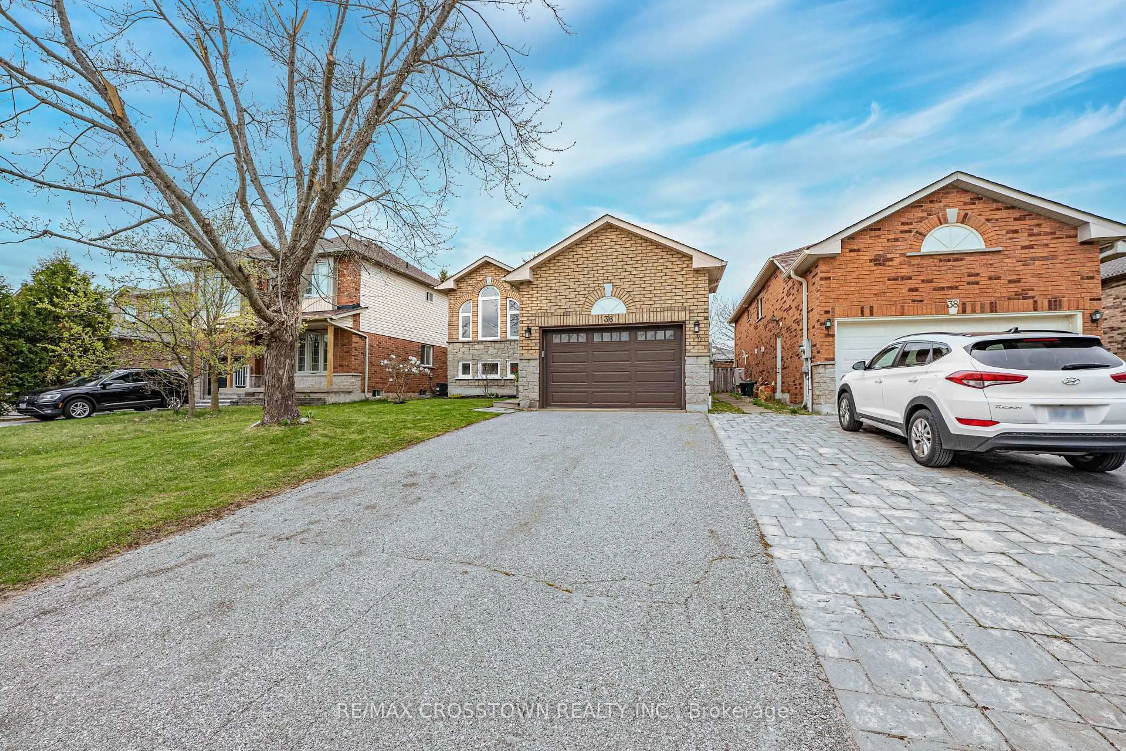 Home with brick exterior material, street for 36 Leslie Ave, Barrie Ontario L4N 9N9