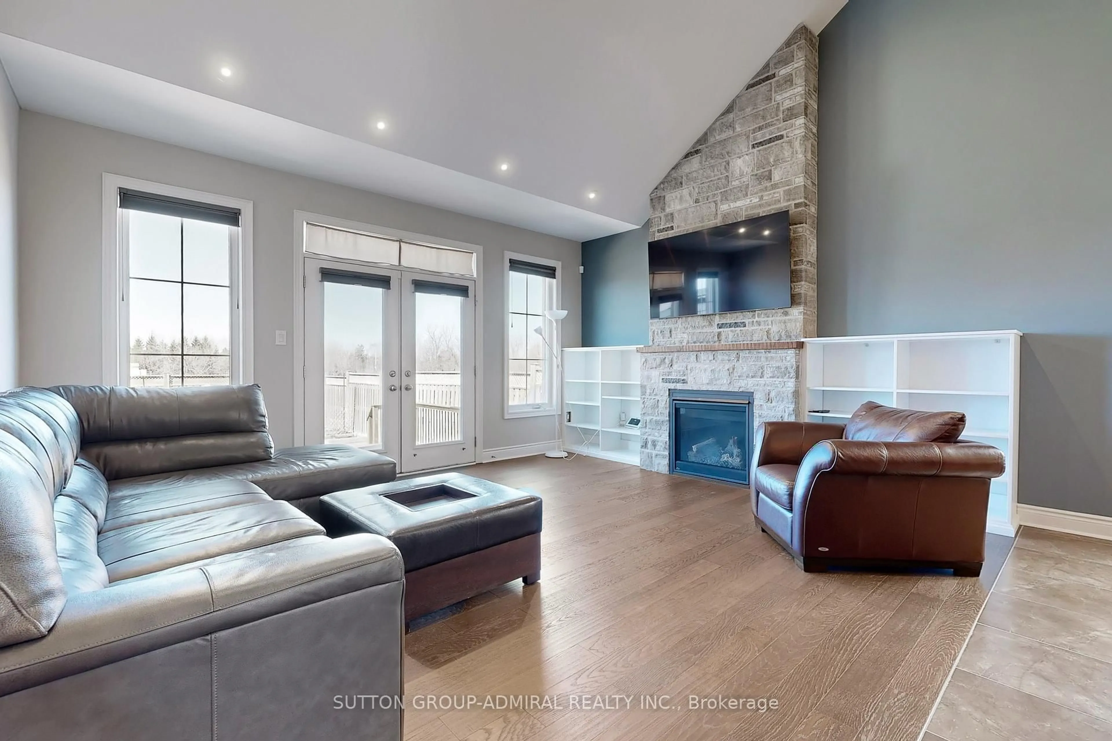 Living room with furniture, unknown for 113 Kirby Ave, Collingwood Ontario L9Y 4C5