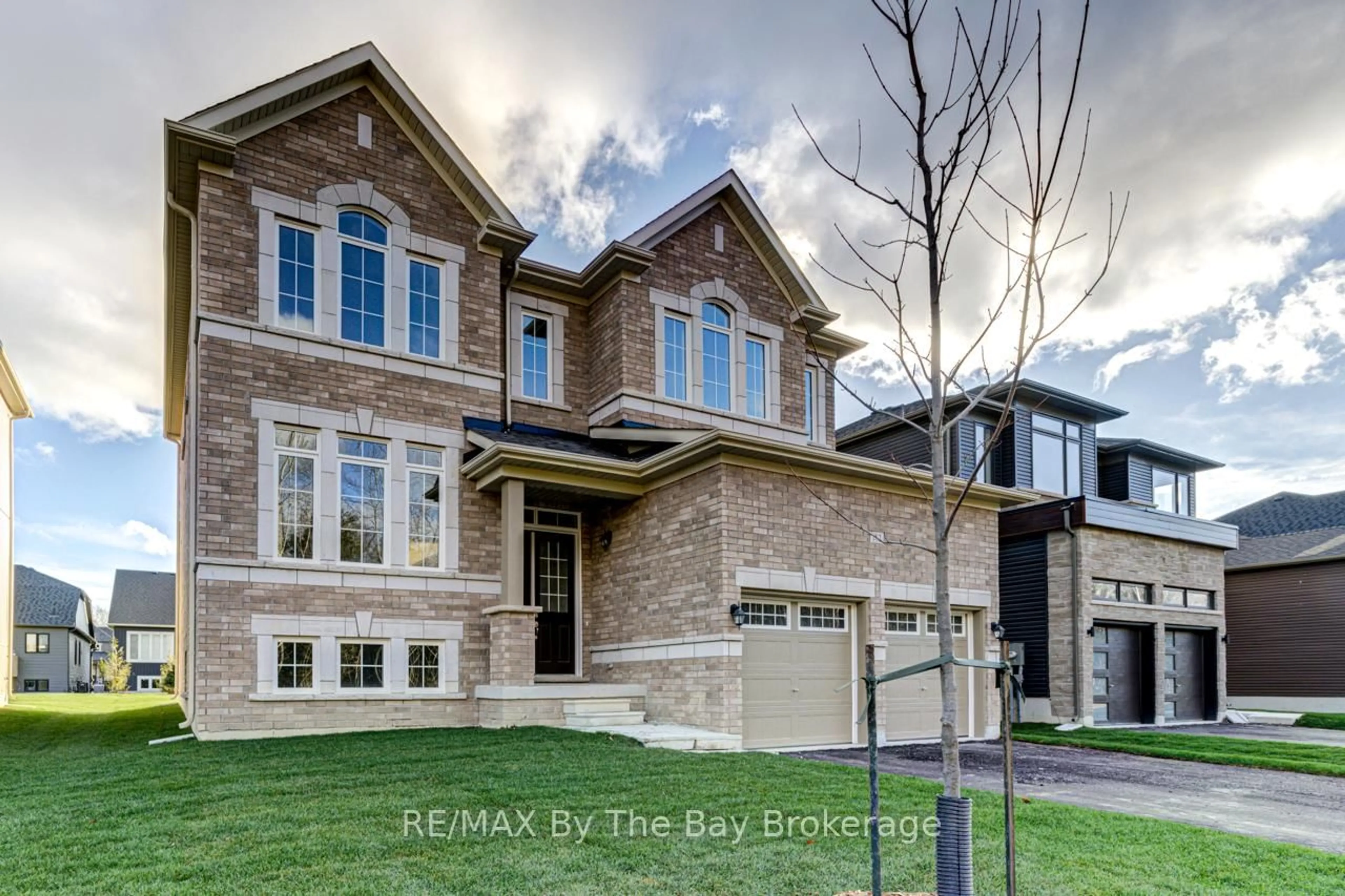Home with brick exterior material, street for 162 Mapleside Dr, Wasaga Beach Ontario L9Z 0L4
