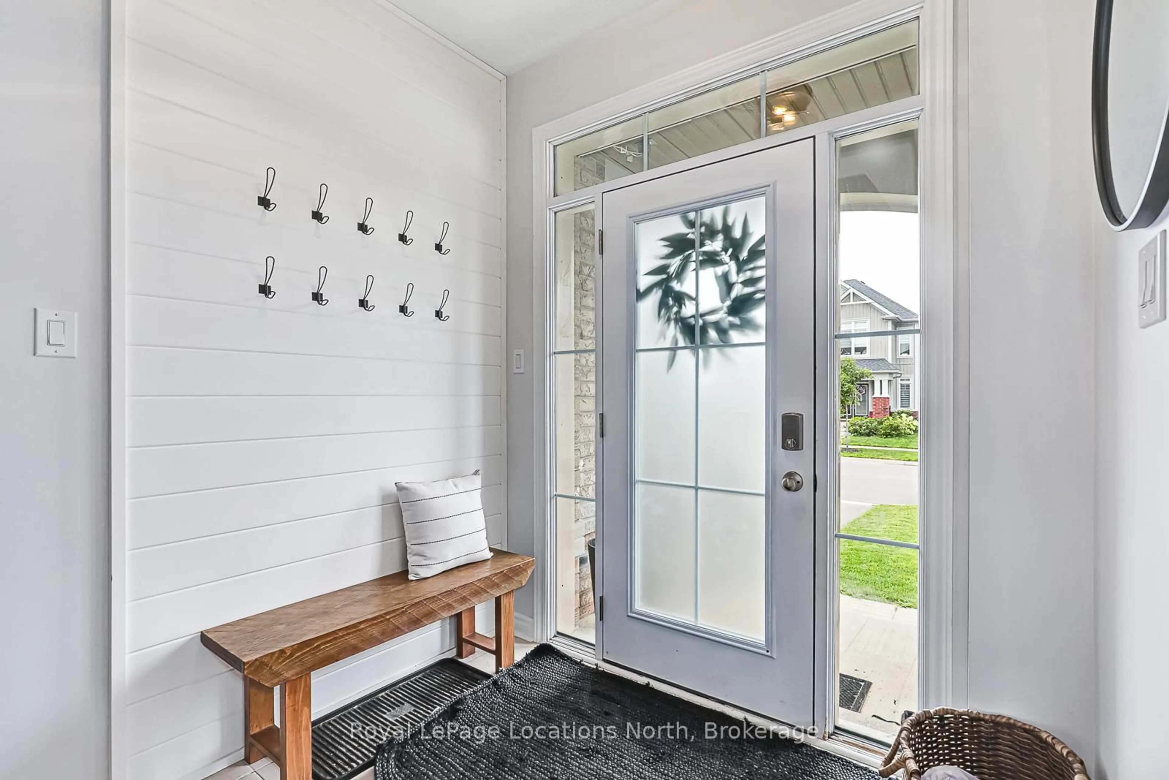 Indoor entryway for 48 Mclean Ave, Collingwood Ontario L9Y 3Z6