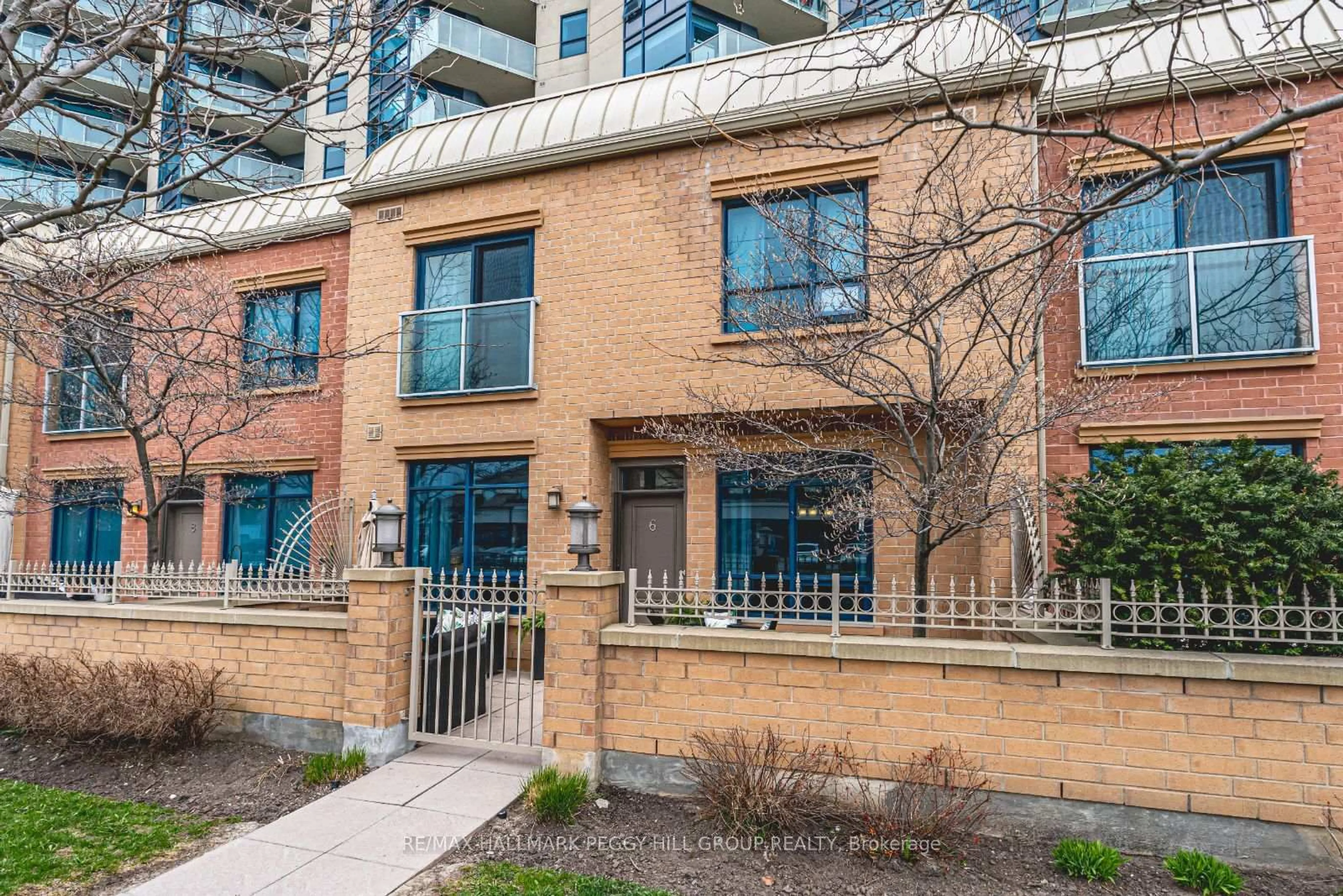 Patio, street for 6 Victoria St, Barrie Ontario L4N 6G2