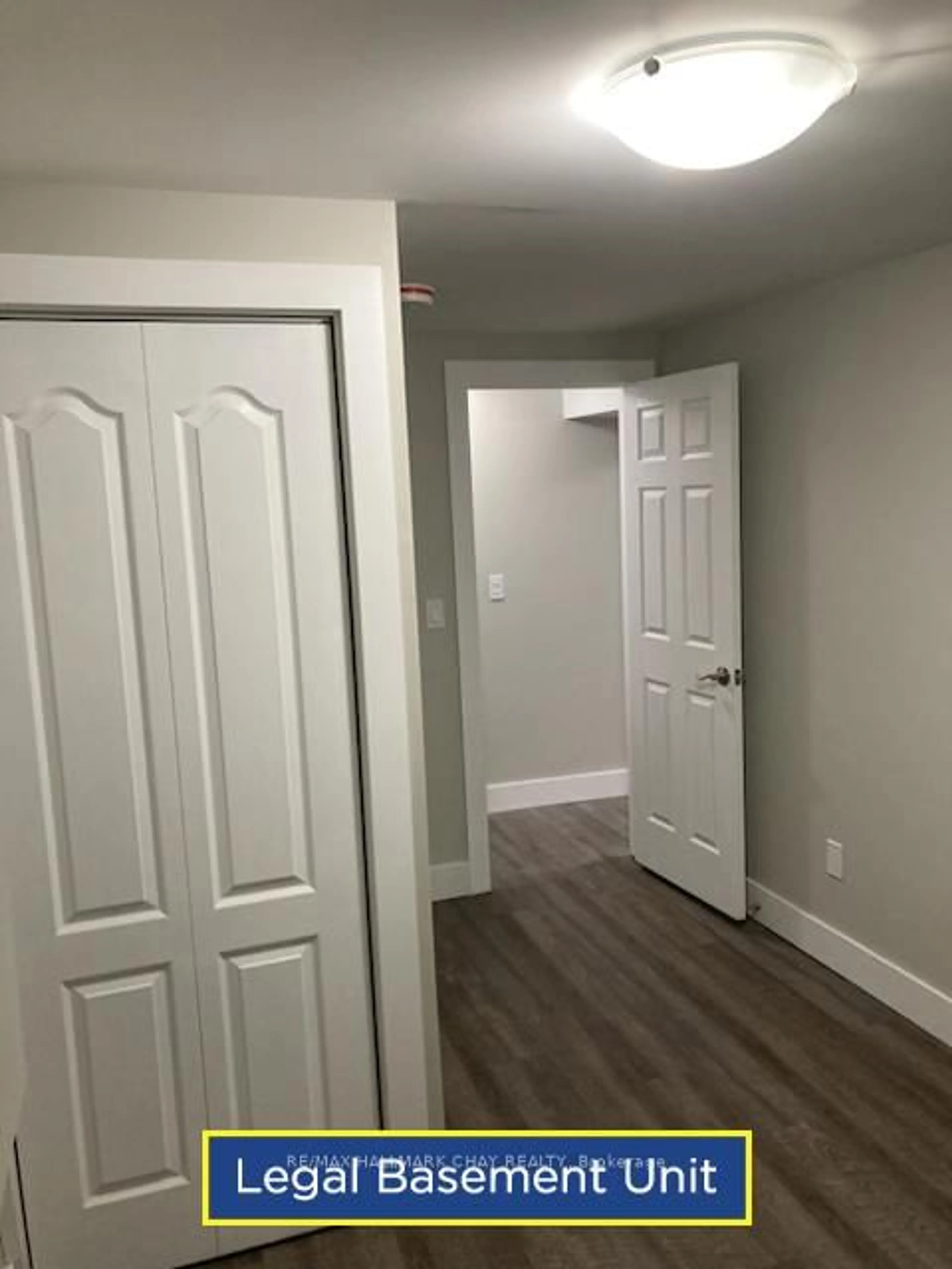 A pic of a room for 12 Bronte Cres, Barrie Ontario L4N 5B7