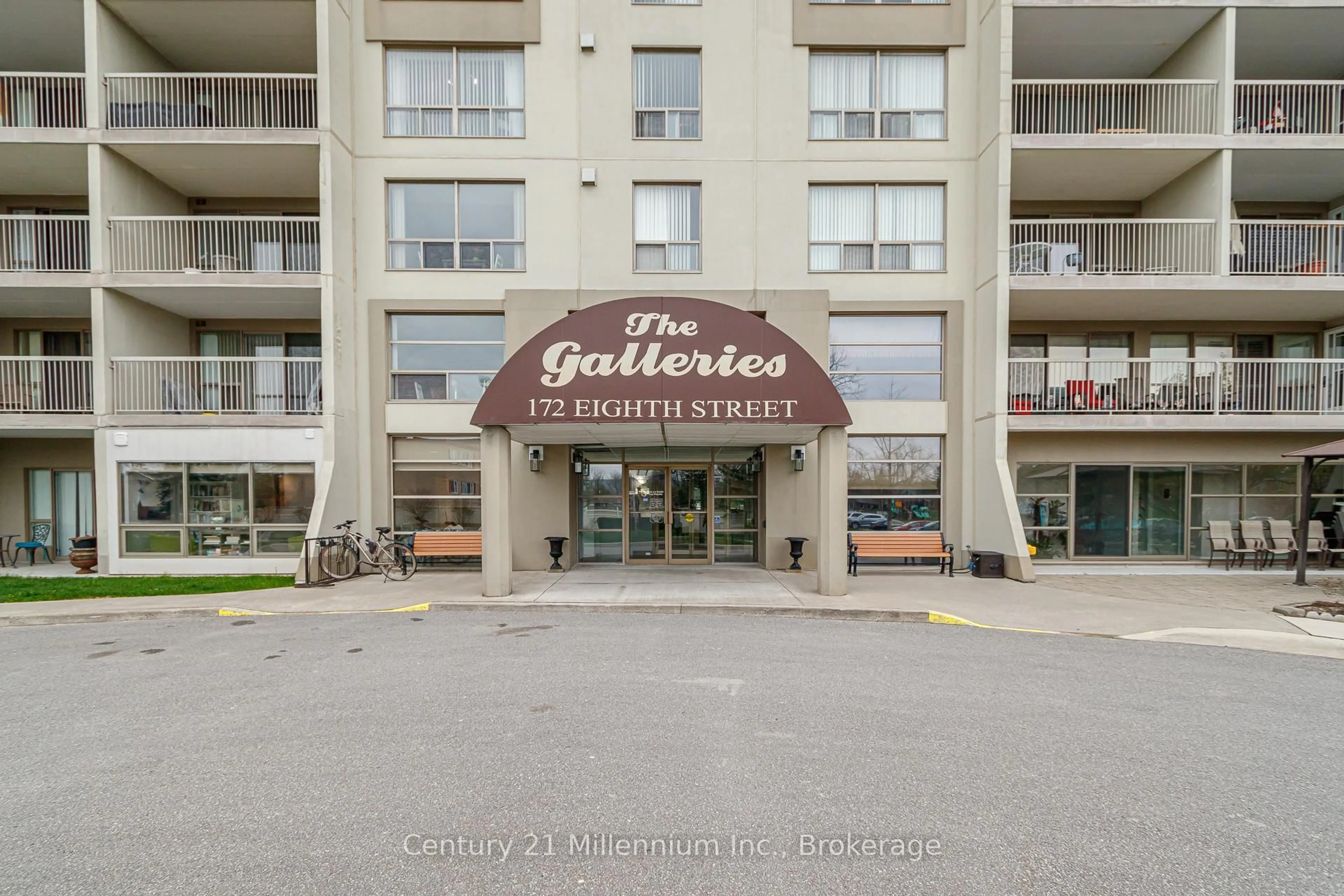 Indoor foyer for 172 Eighth St #401, Collingwood Ontario L9Y 4T2